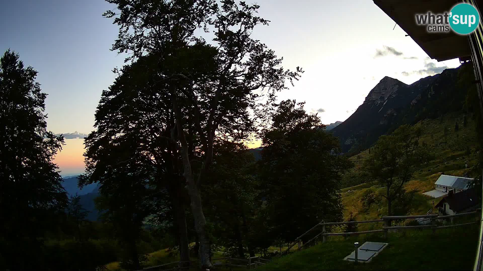 Refuge de la montagne Planina Razor caméra en direct (1315) | vue sur Tolminski Migovec