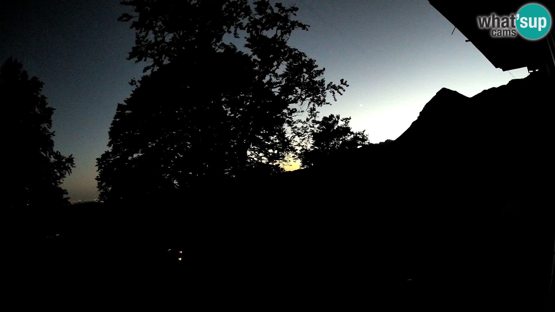 Planina Razor Mountain Hut live cam (1315) | view to Tolminski Migovec