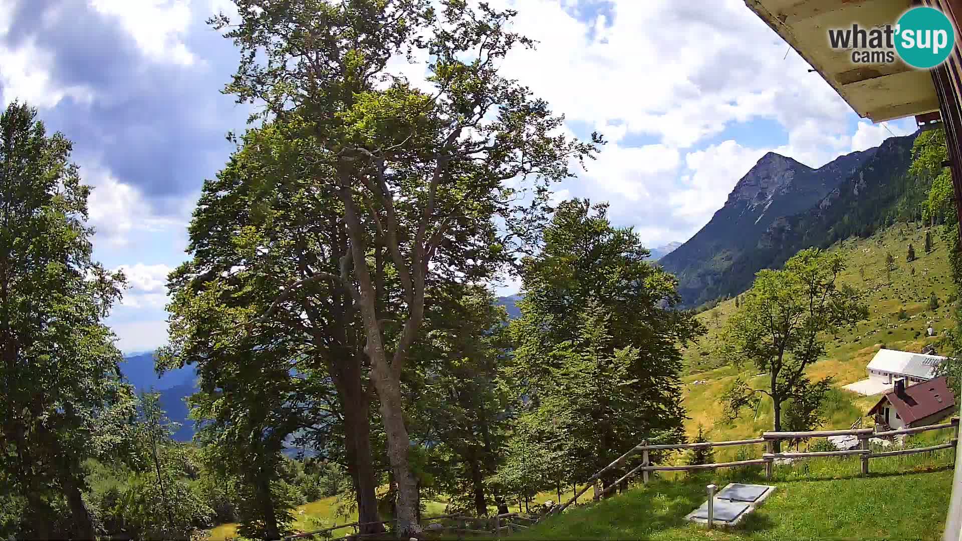 Refuge de la montagne Planina Razor caméra en direct (1315) | vue sur Tolminski Migovec