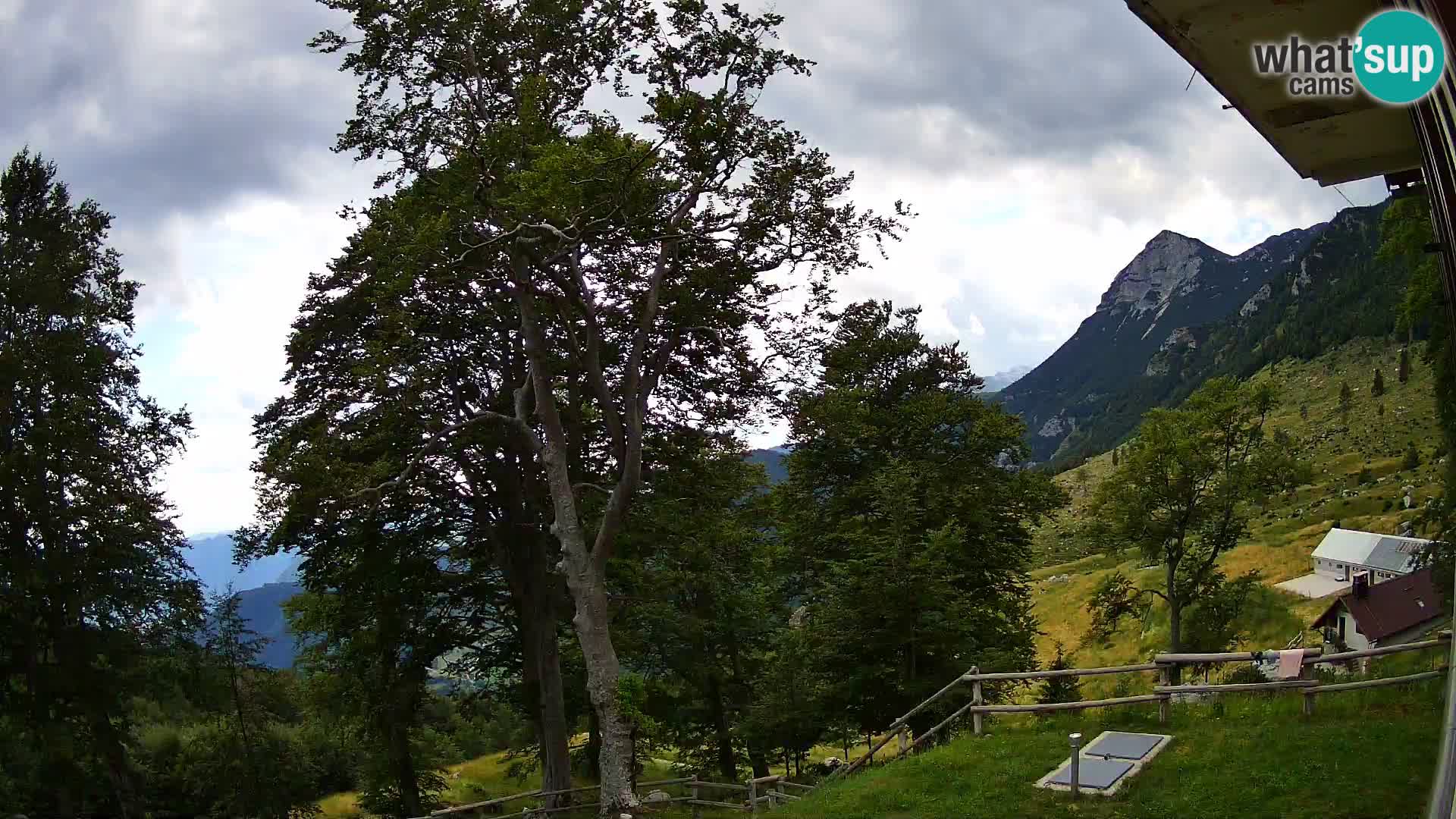 Refuge de la montagne Planina Razor caméra en direct (1315) | vue sur Tolminski Migovec