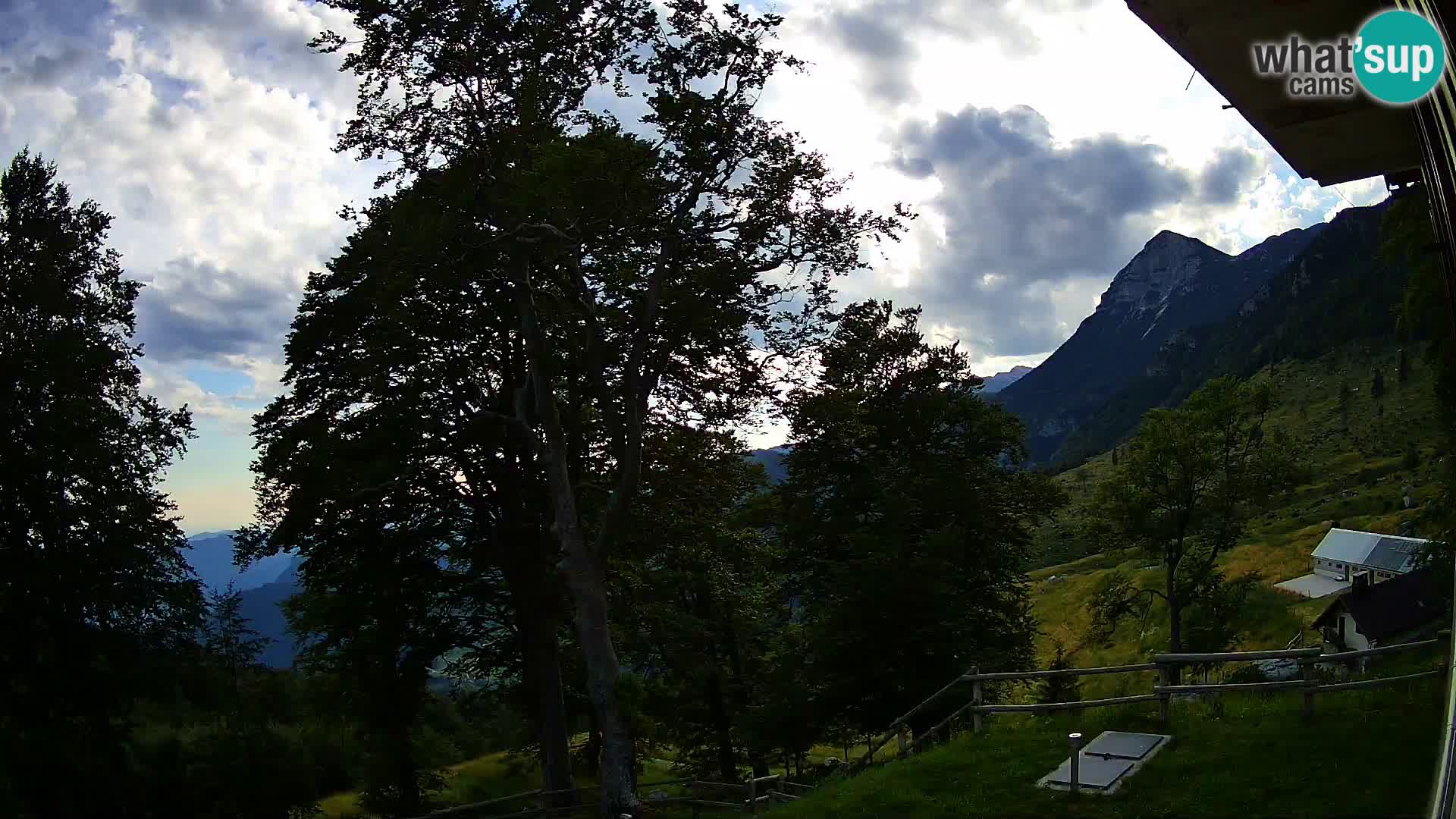 Refuge de la montagne Planina Razor caméra en direct (1315) | vue sur Tolminski Migovec