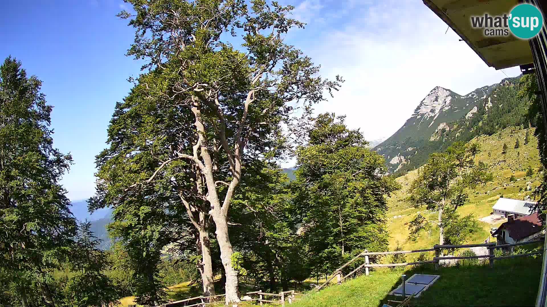 Planina Razor Mountain Hut live cam (1315) | view to Tolminski Migovec