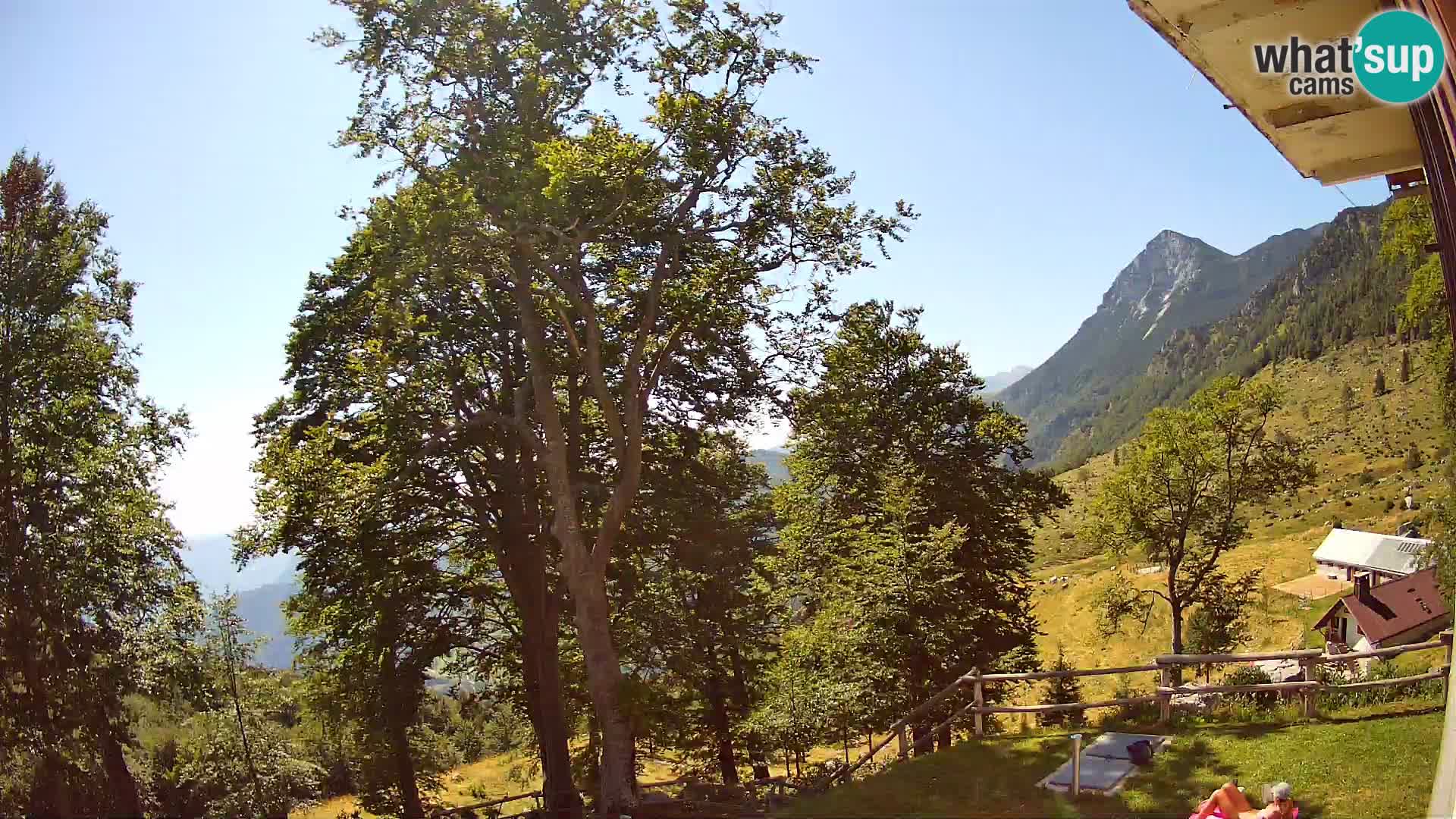 Baita di montagna Planina Razor webcam (1315) | vista su Tolminski Migovec