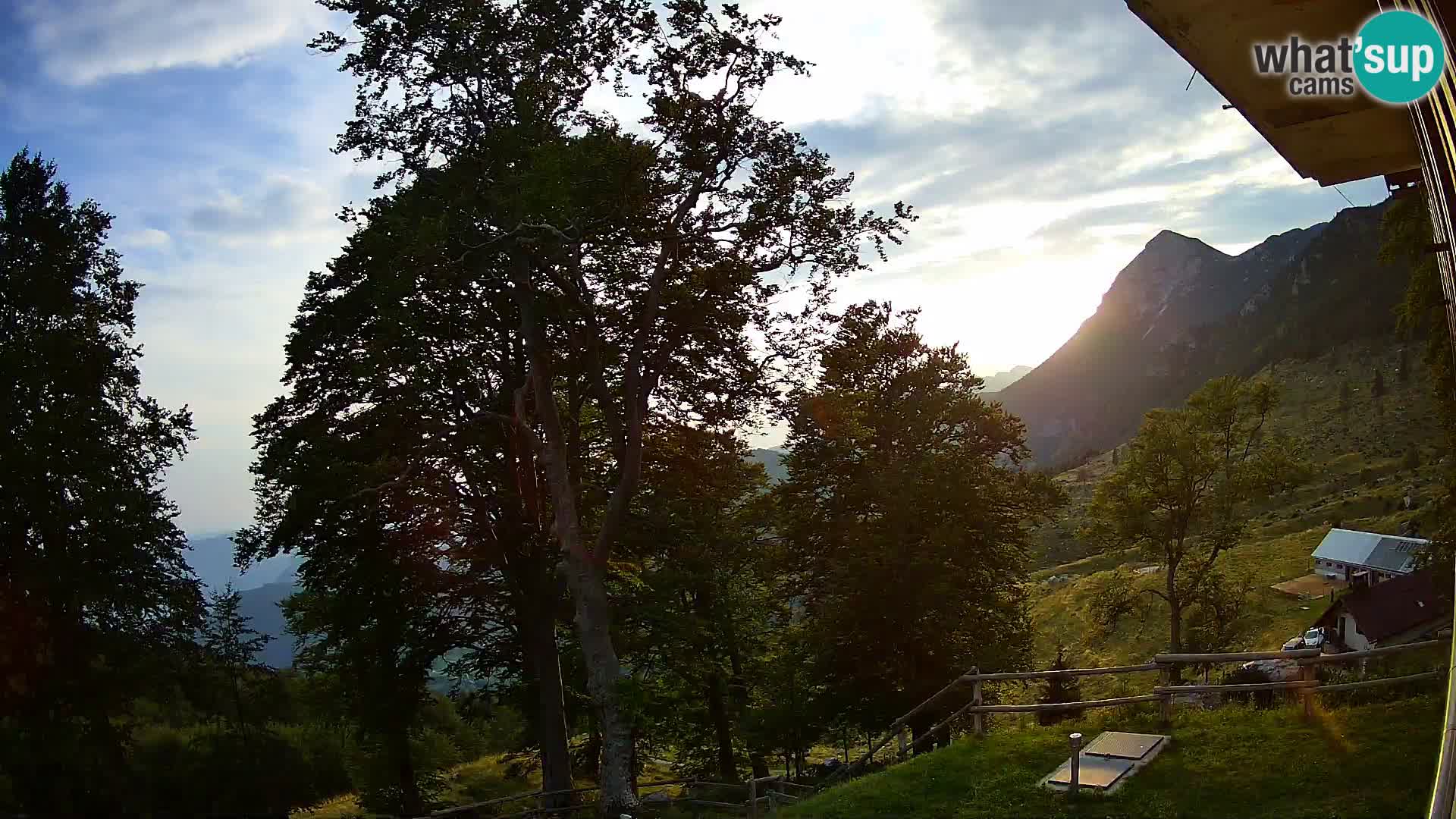 Planina Razor Bergütte Webcam (1315) | Blick auf Tolminski Migovec