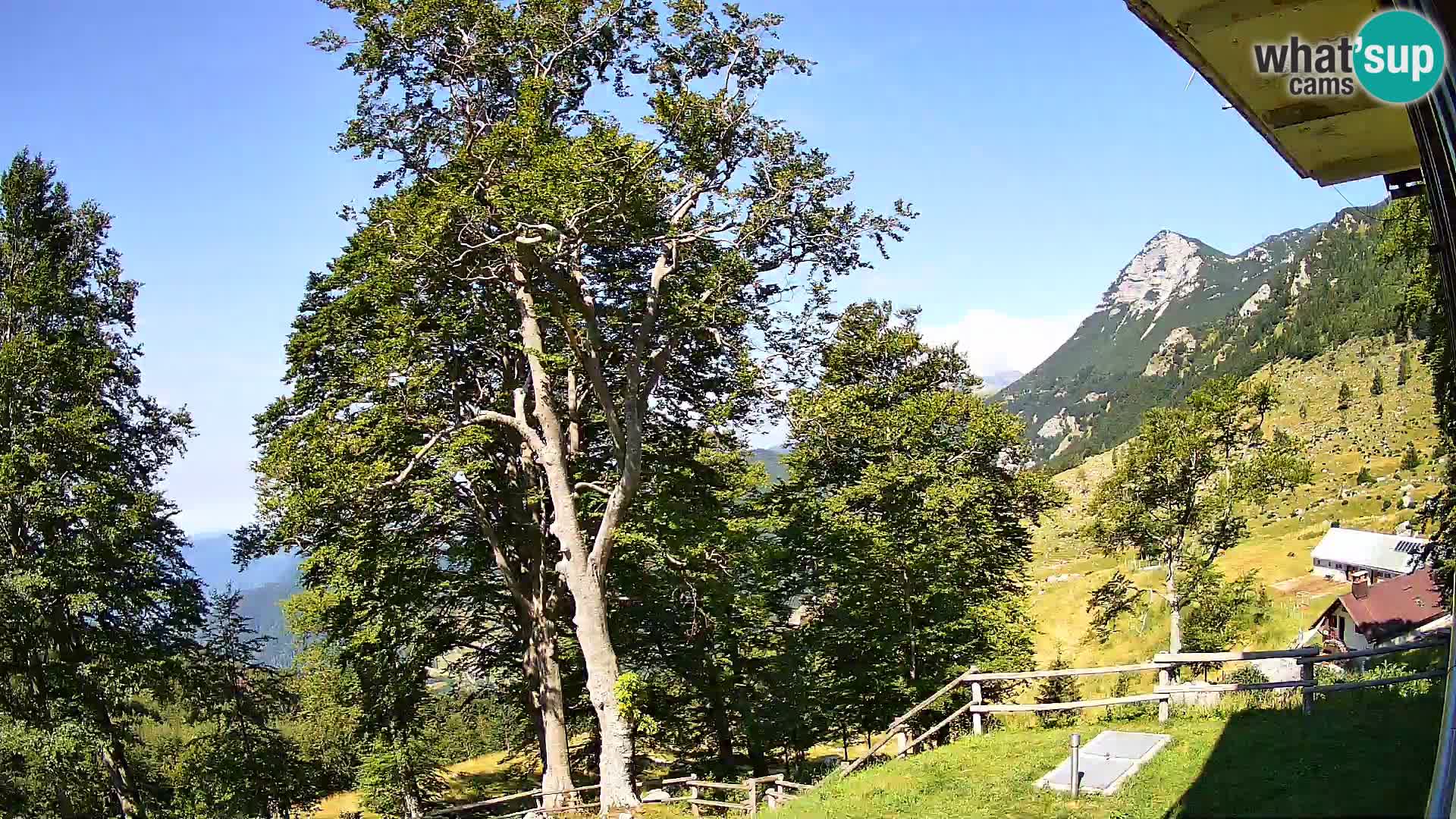 Planina Razor Mountain Hut live cam (1315) | view to Tolminski Migovec
