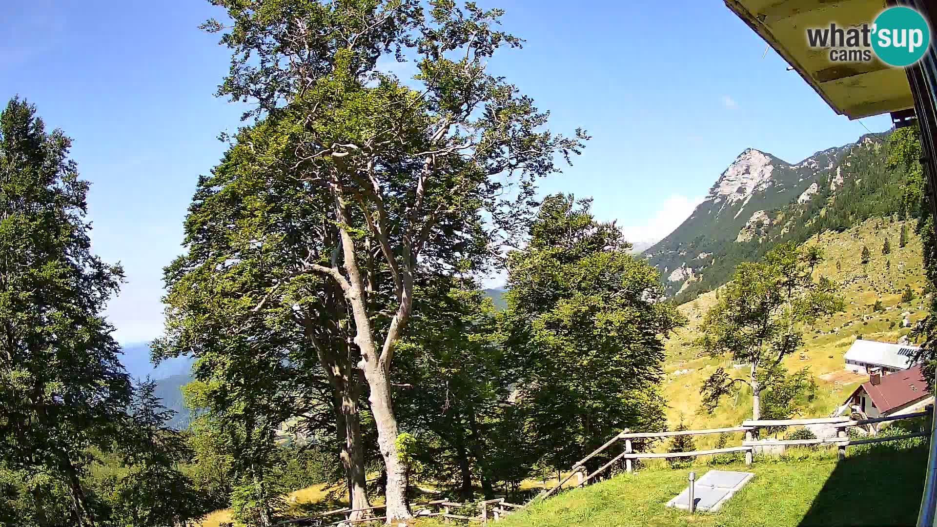Refuge de la montagne Planina Razor caméra en direct (1315) | vue sur Tolminski Migovec