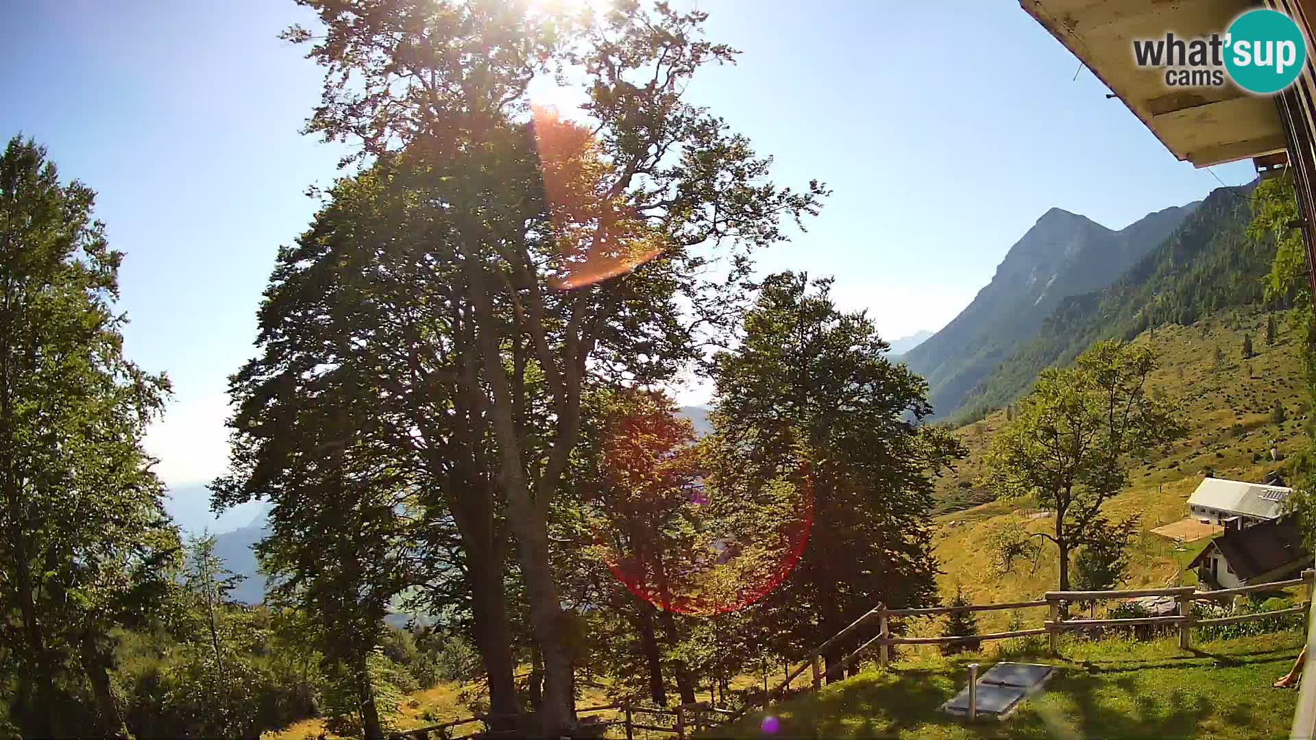 Planina Razor Mountain Hut live cam (1315) | view to Tolminski Migovec