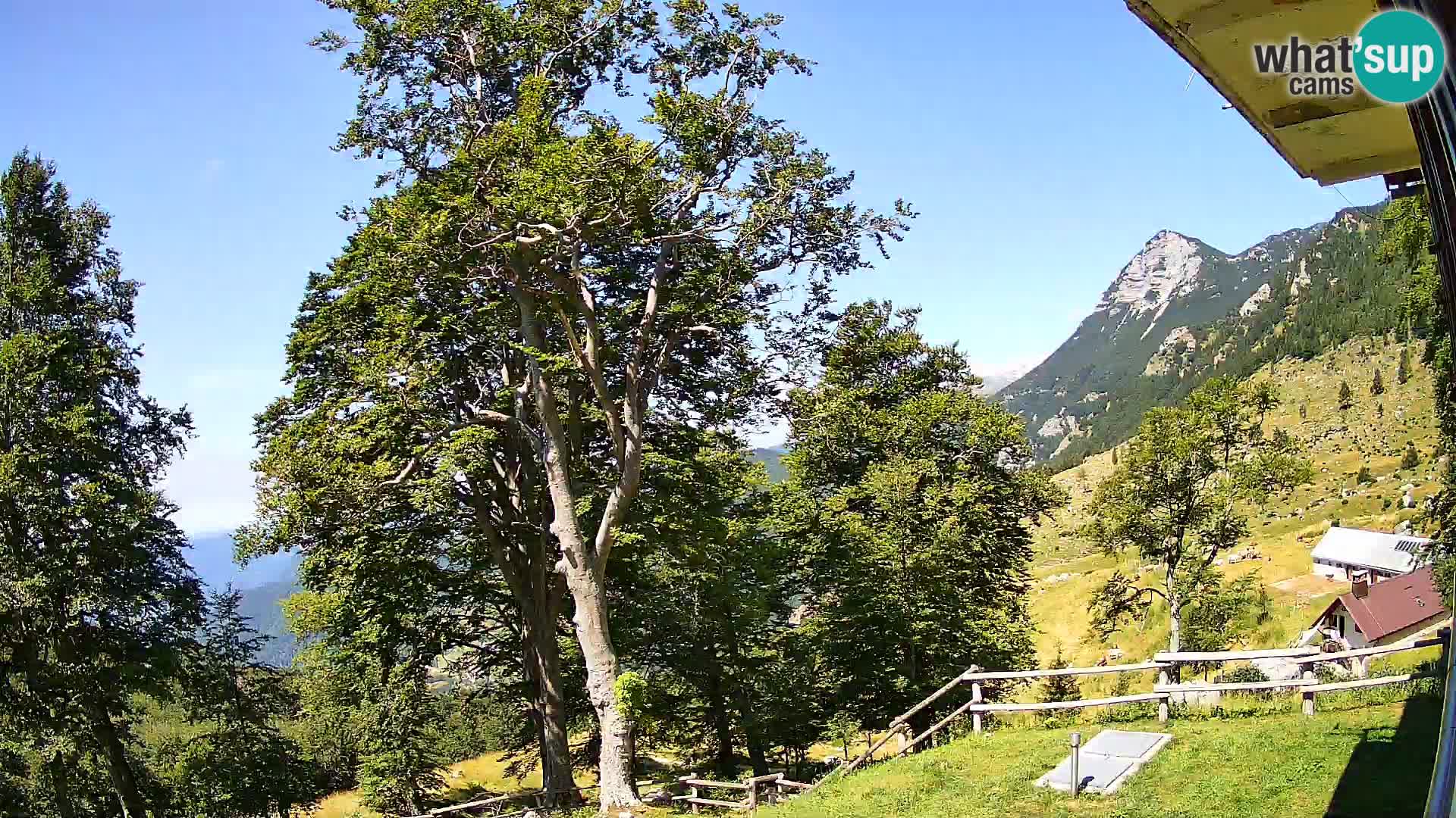Refuge de la montagne Planina Razor caméra en direct (1315) | vue sur Tolminski Migovec