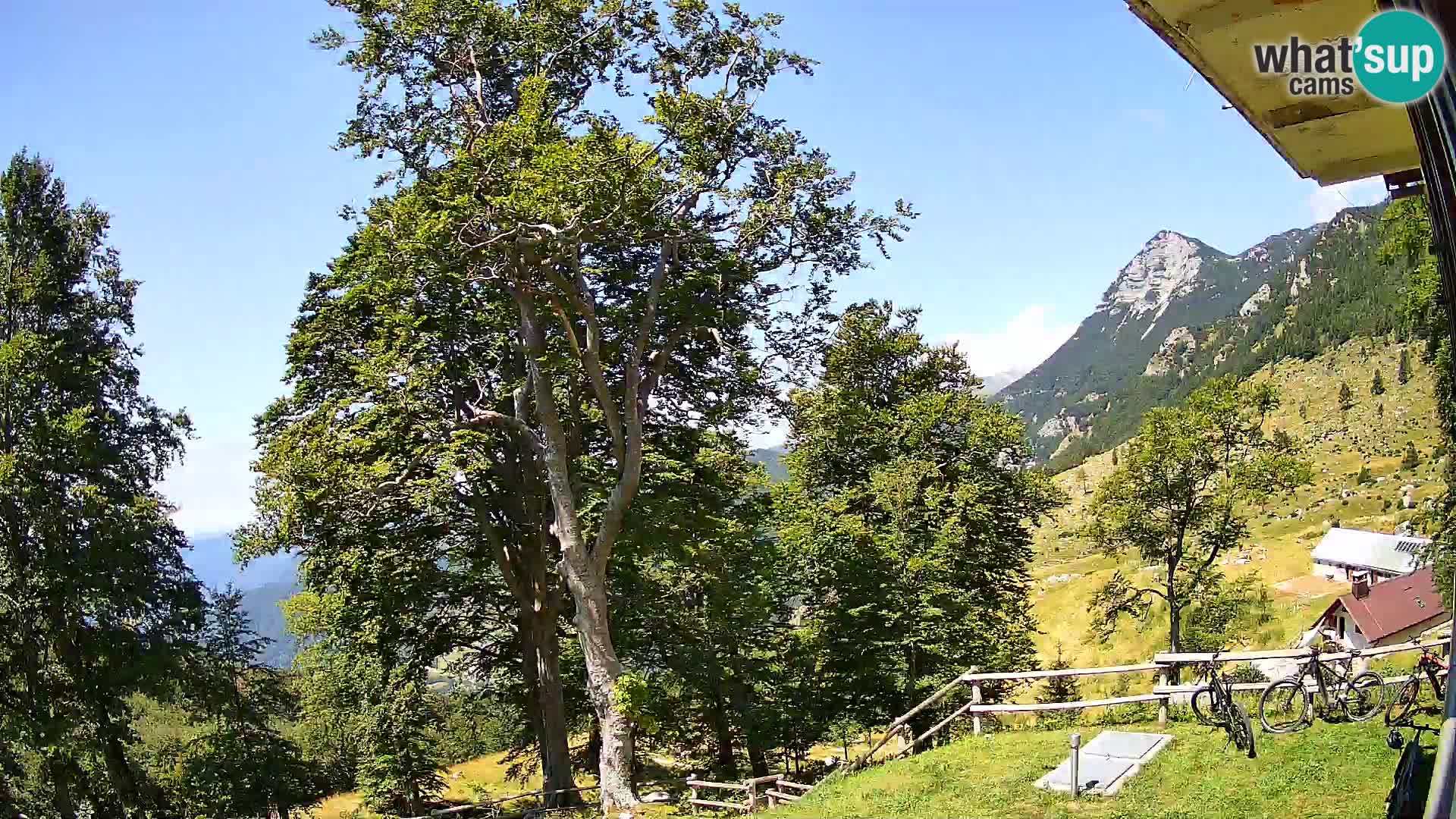 Refuge de la montagne Planina Razor caméra en direct (1315) | vue sur Tolminski Migovec