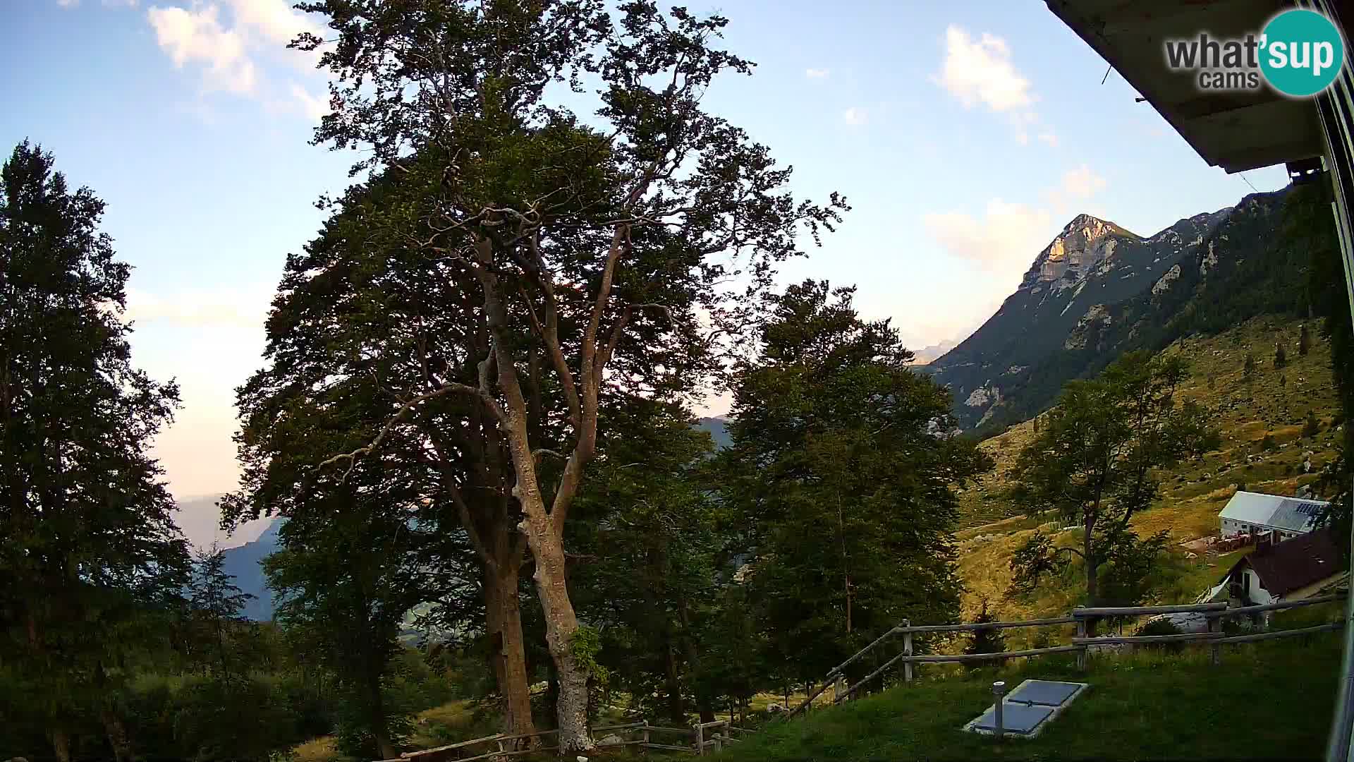 Planina Razor Bergütte Webcam (1315) | Blick auf Tolminski Migovec