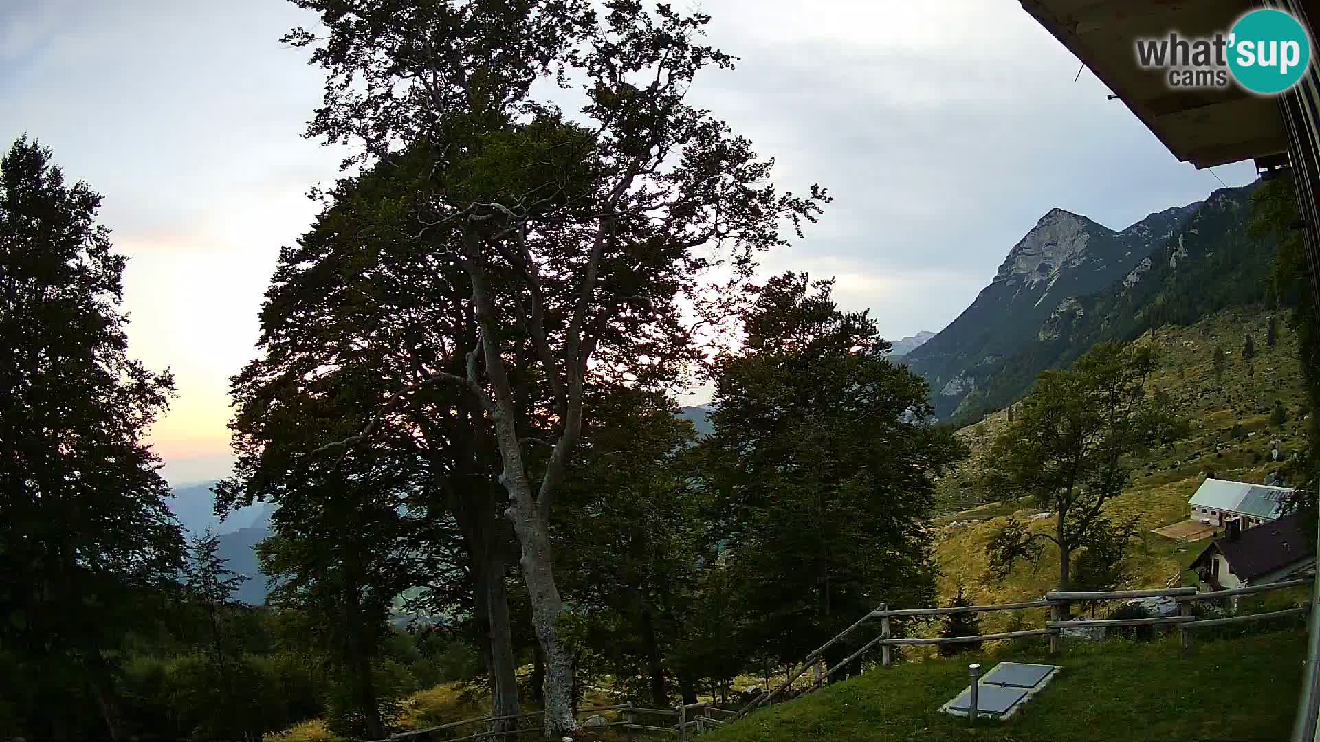 Refuge de la montagne Planina Razor caméra en direct (1315) | vue sur Tolminski Migovec