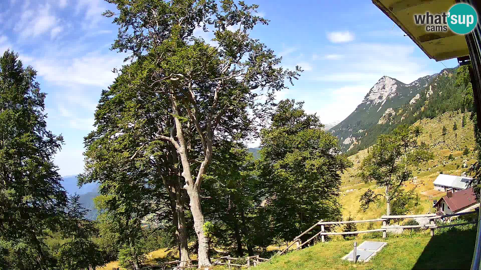 Refuge de la montagne Planina Razor caméra en direct (1315) | vue sur Tolminski Migovec