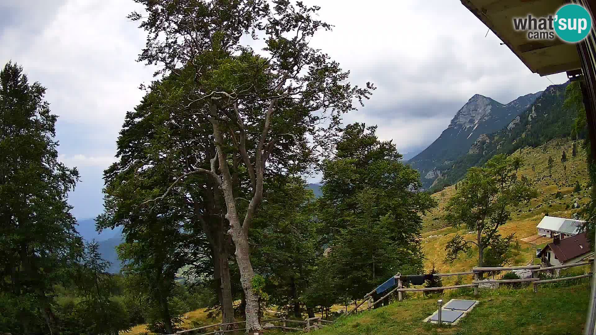 Planina Razor Mountain Hut live cam (1315) | view to Tolminski Migovec