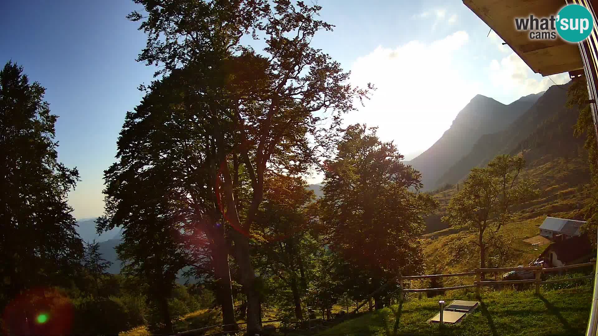 Baita di montagna Planina Razor webcam (1315) | vista su Tolminski Migovec
