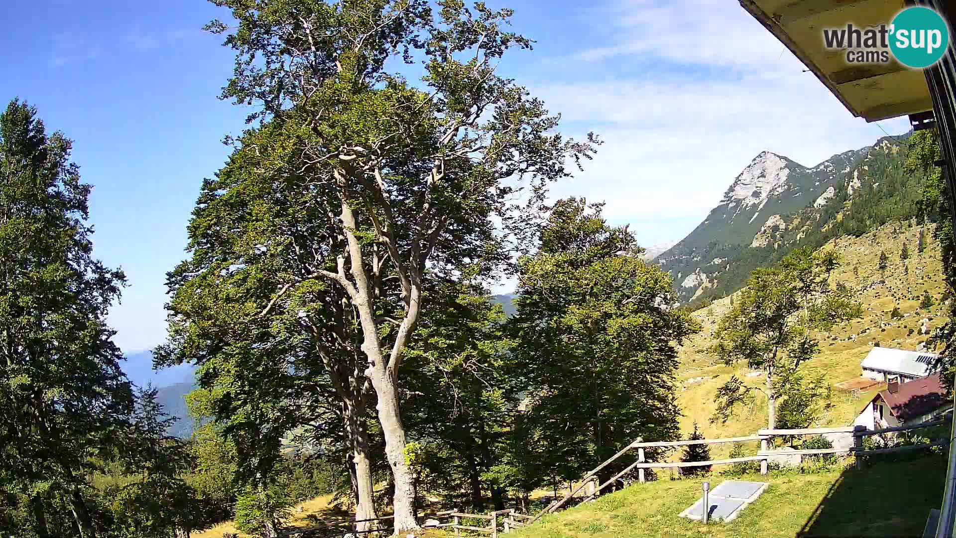 Planina Razor Mountain Hut live cam (1315) | view to Tolminski Migovec
