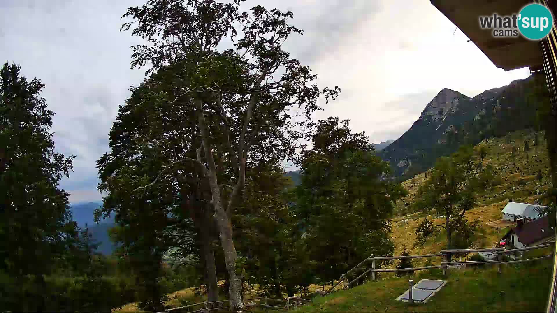 Refuge de la montagne Planina Razor caméra en direct (1315) | vue sur Tolminski Migovec