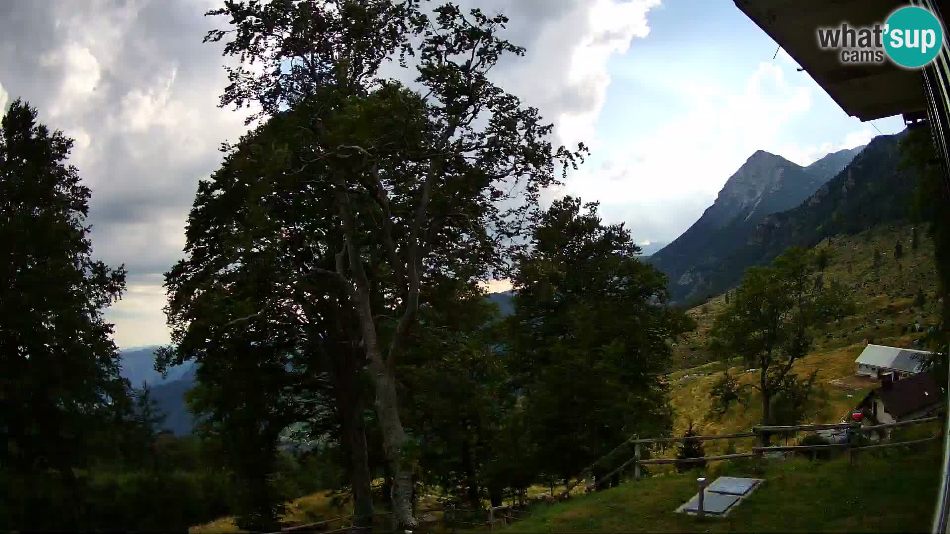 Planina Razor Bergütte Webcam (1315) | Blick auf Tolminski Migovec