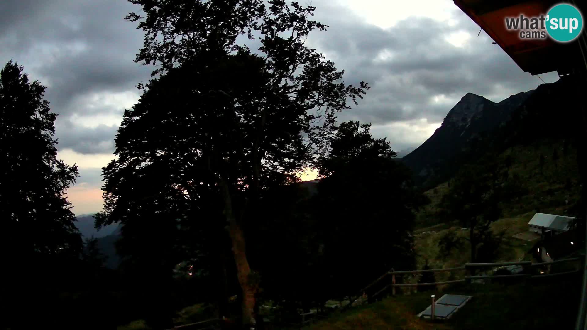 Planina Razor Mountain Hut live cam (1315) | view to Tolminski Migovec