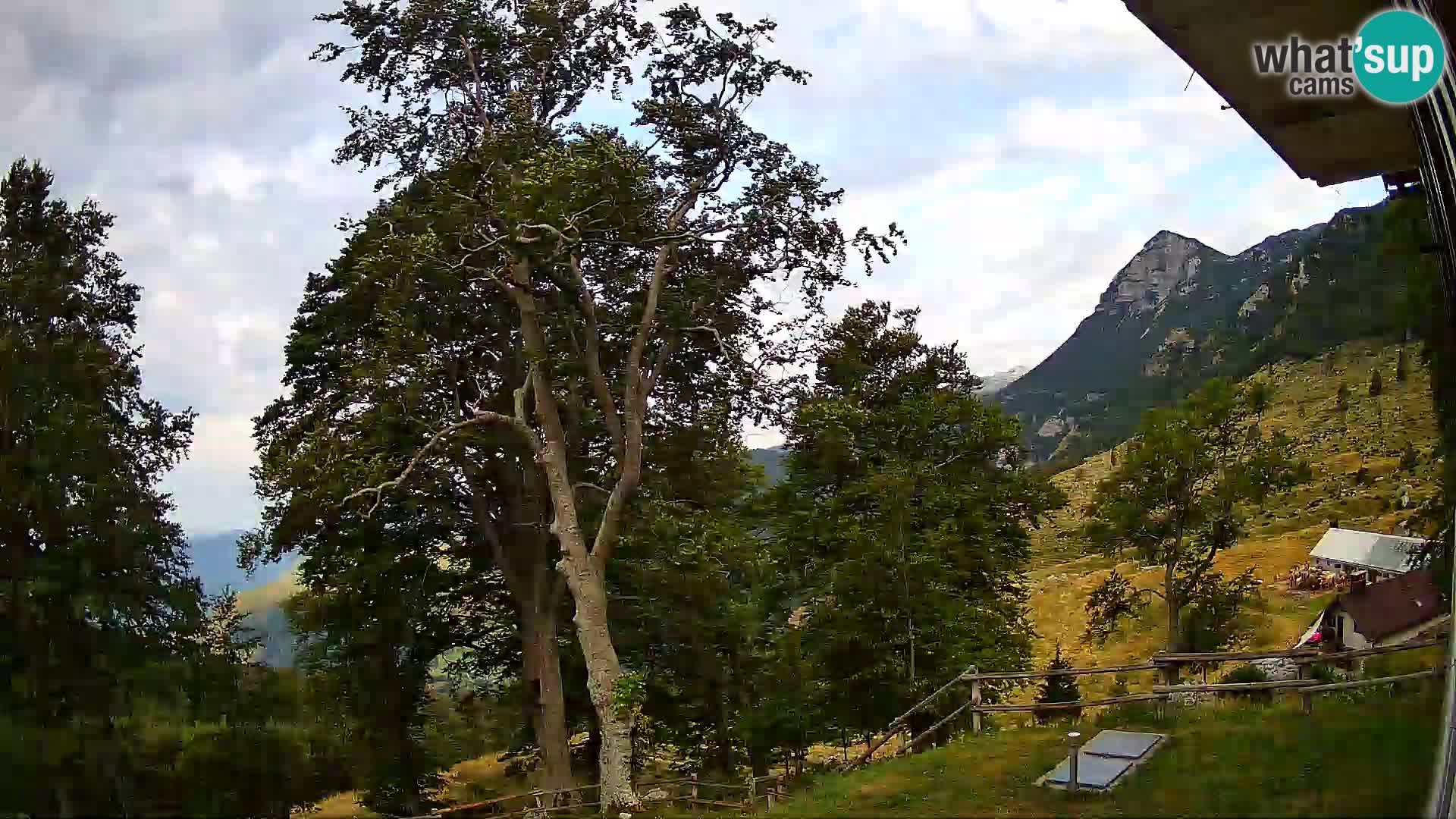 Refuge de la montagne Planina Razor caméra en direct (1315) | vue sur Tolminski Migovec