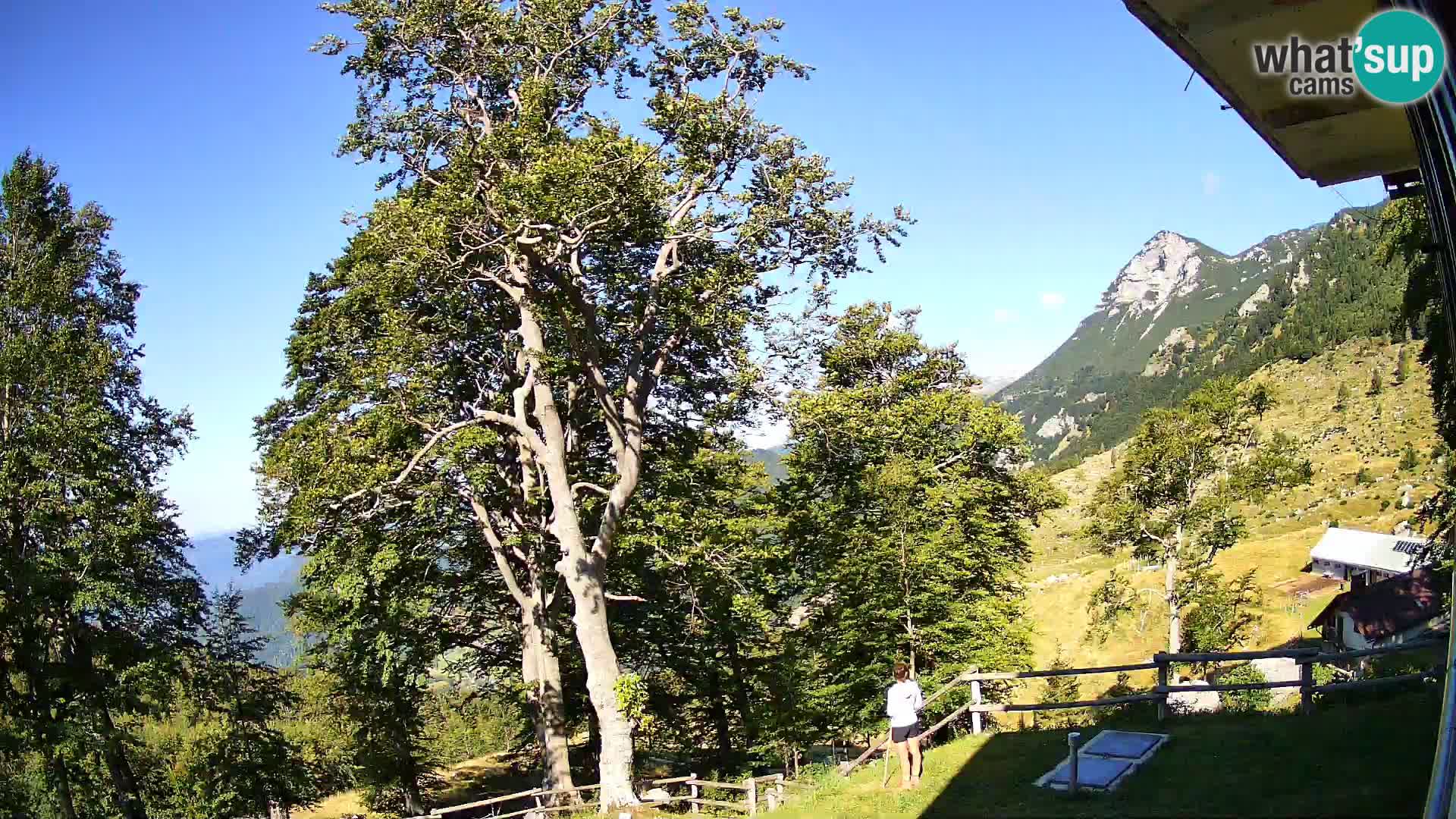 Refuge de la montagne Planina Razor caméra en direct (1315) | vue sur Tolminski Migovec