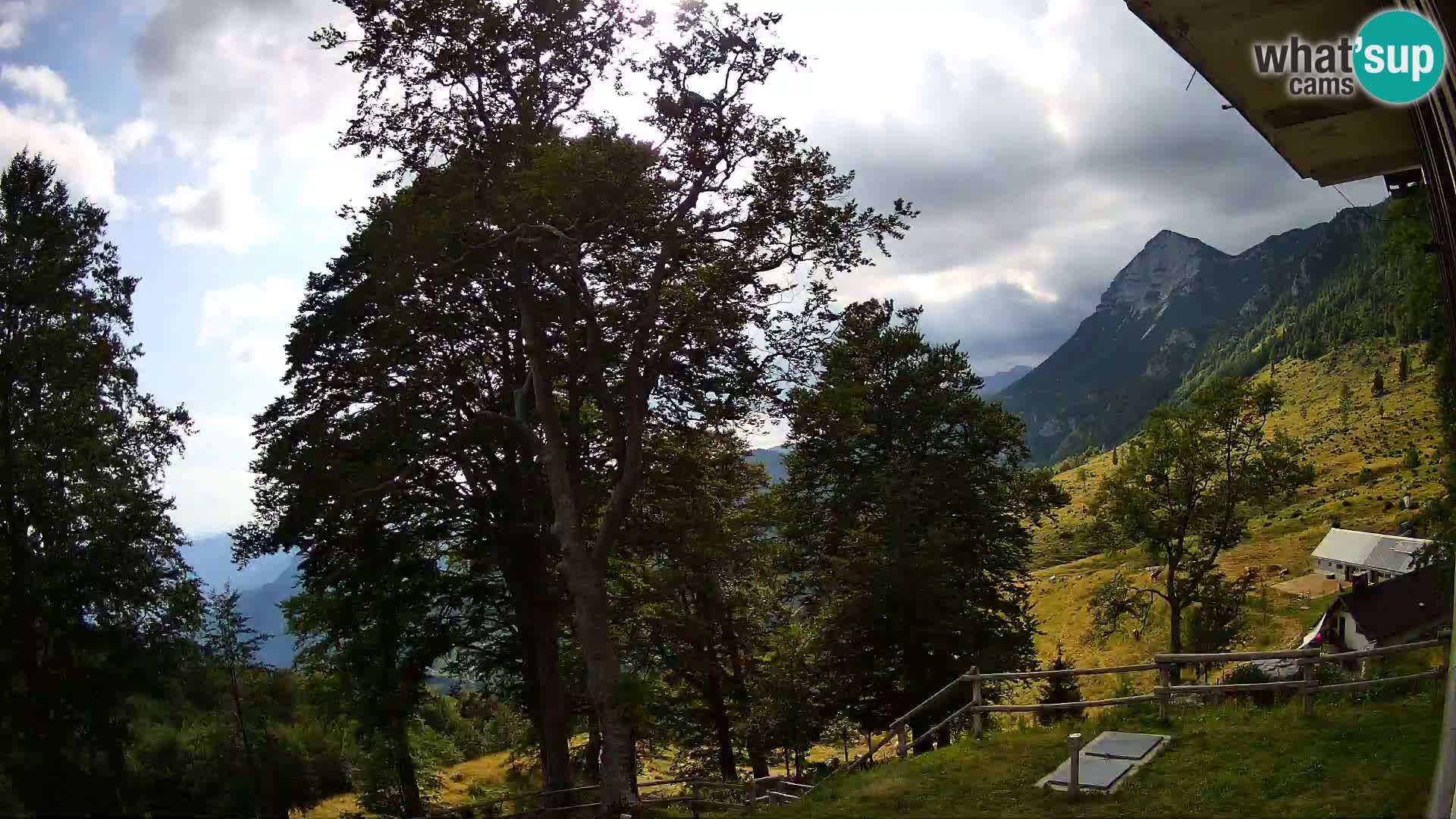 Refuge de la montagne Planina Razor caméra en direct (1315) | vue sur Tolminski Migovec