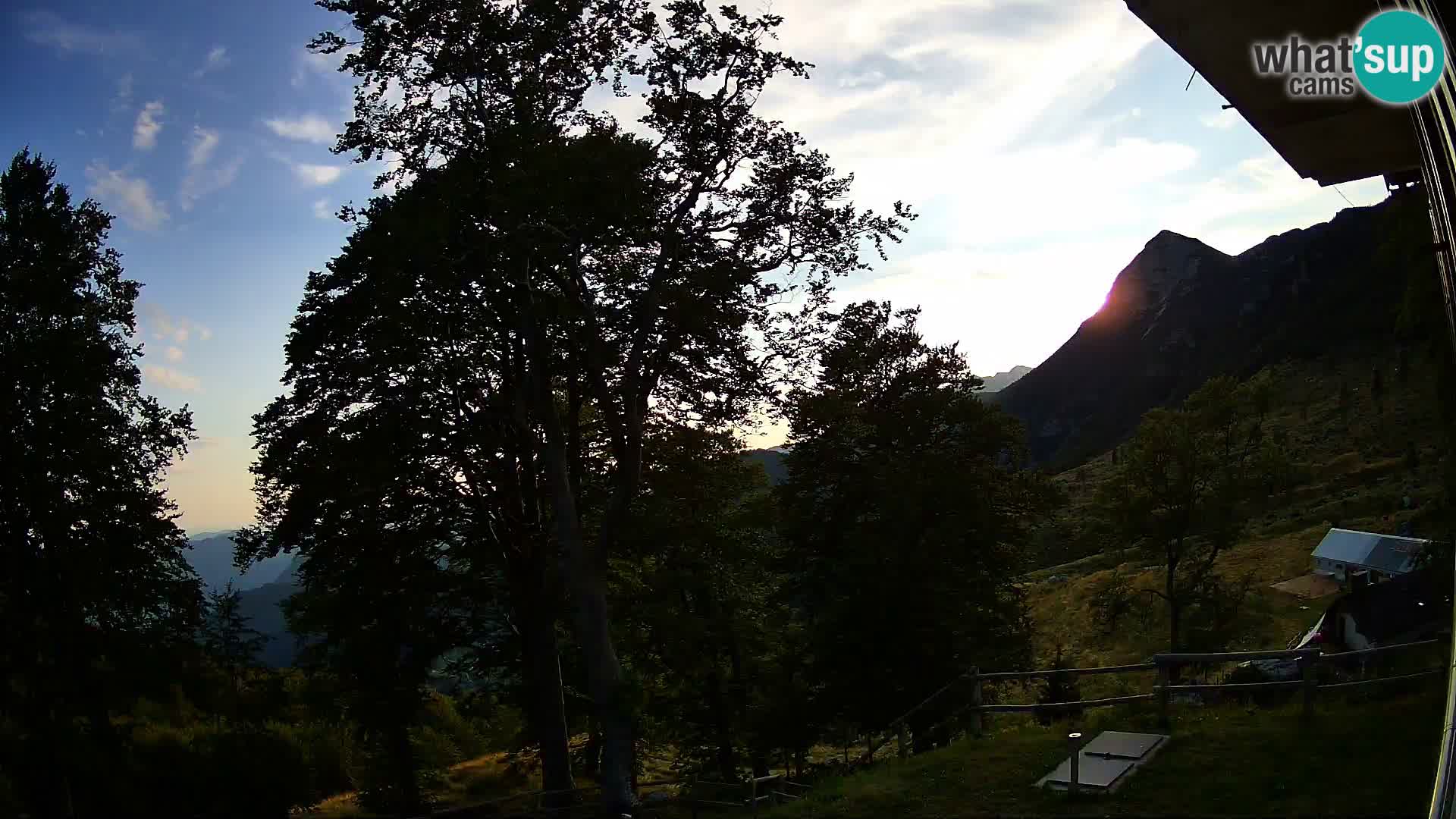 Refuge de la montagne Planina Razor caméra en direct (1315) | vue sur Tolminski Migovec