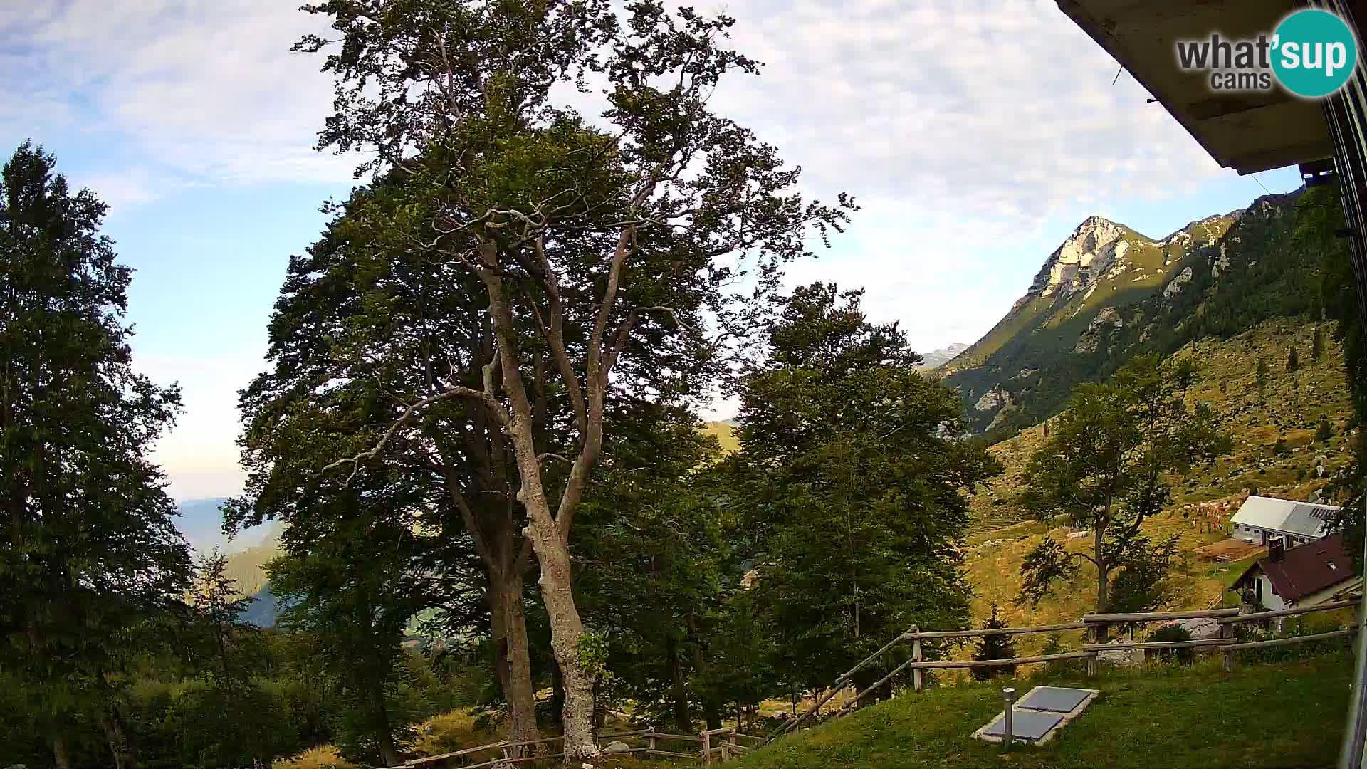 Planina Razor Bergütte Webcam (1315) | Blick auf Tolminski Migovec