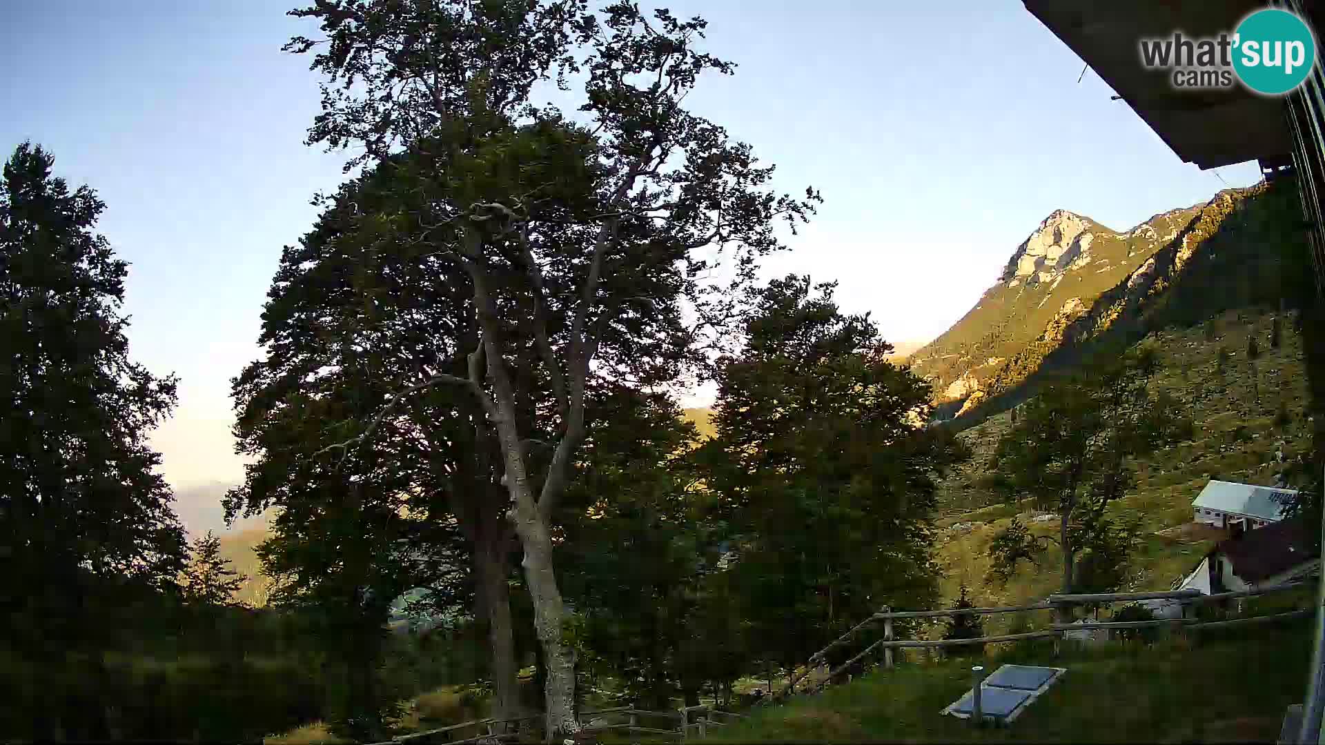 Refuge de la montagne Planina Razor caméra en direct (1315) | vue sur Tolminski Migovec