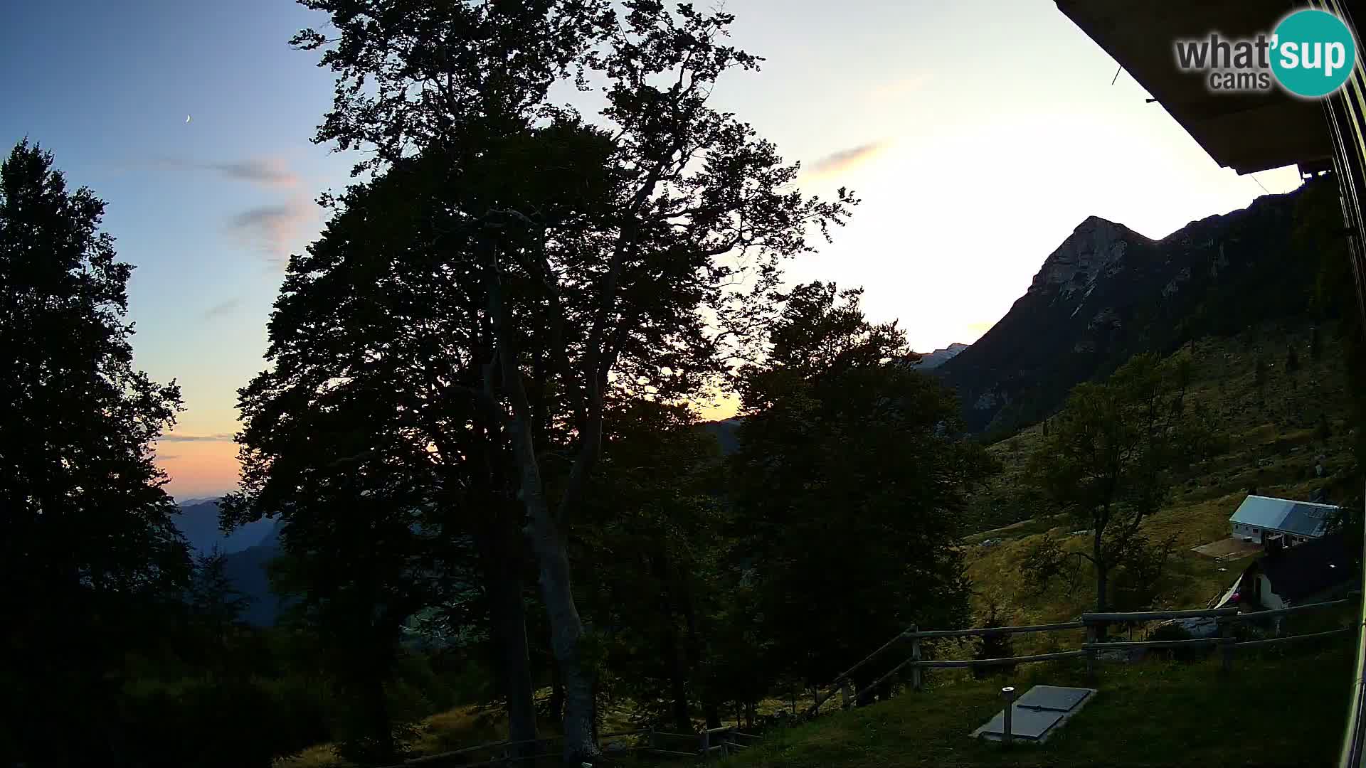 Refuge de la montagne Planina Razor caméra en direct (1315) | vue sur Tolminski Migovec