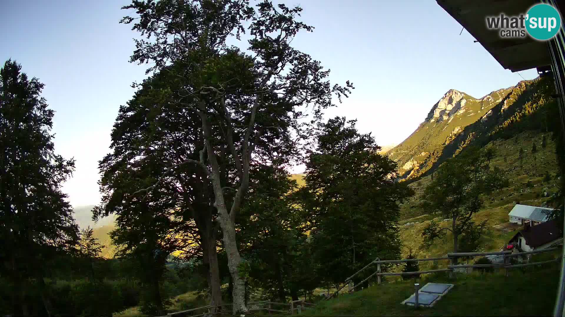 Refuge de la montagne Planina Razor caméra en direct (1315) | vue sur Tolminski Migovec