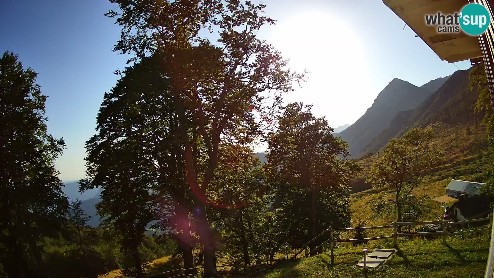 Planina Razor Bergütte Webcam (1315) | Blick auf Tolminski Migovec