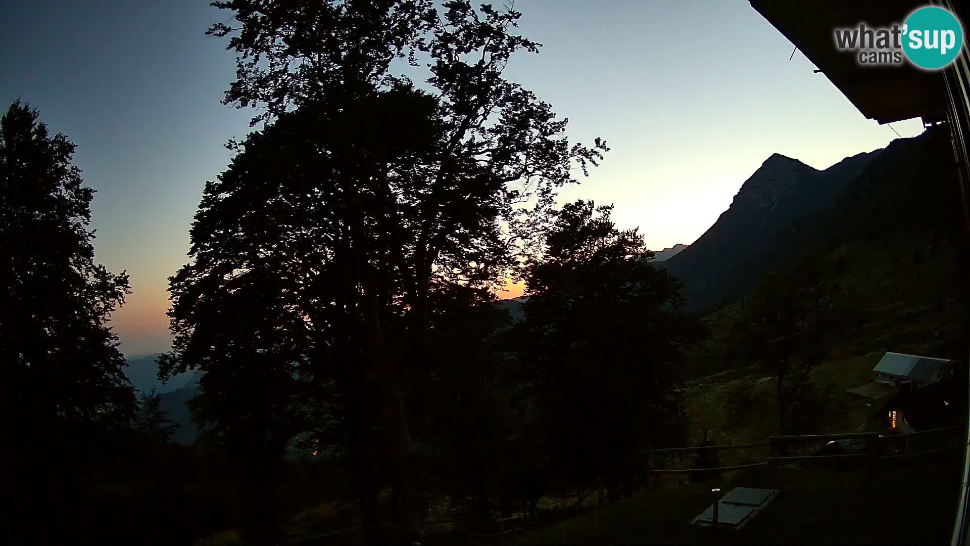 Baita di montagna Planina Razor webcam (1315) | vista su Tolminski Migovec