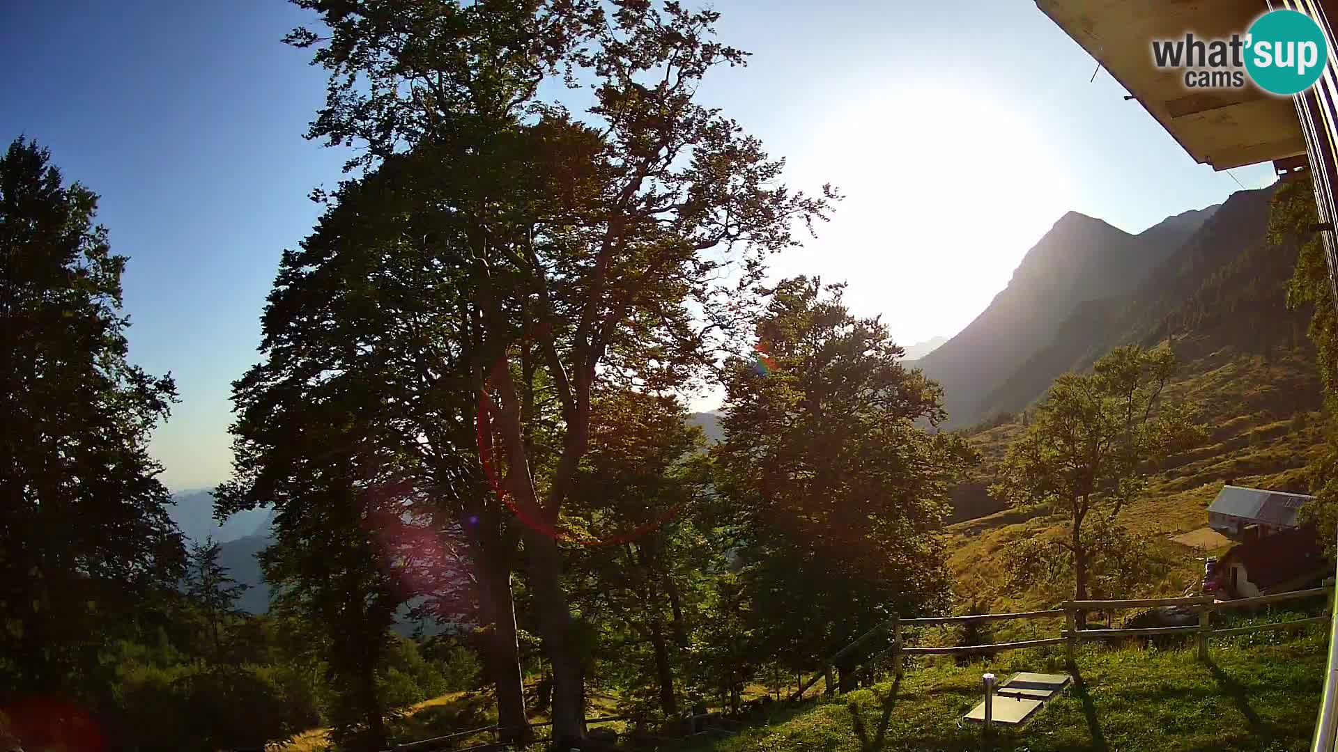 Planina Razor Bergütte Webcam (1315) | Blick auf Tolminski Migovec