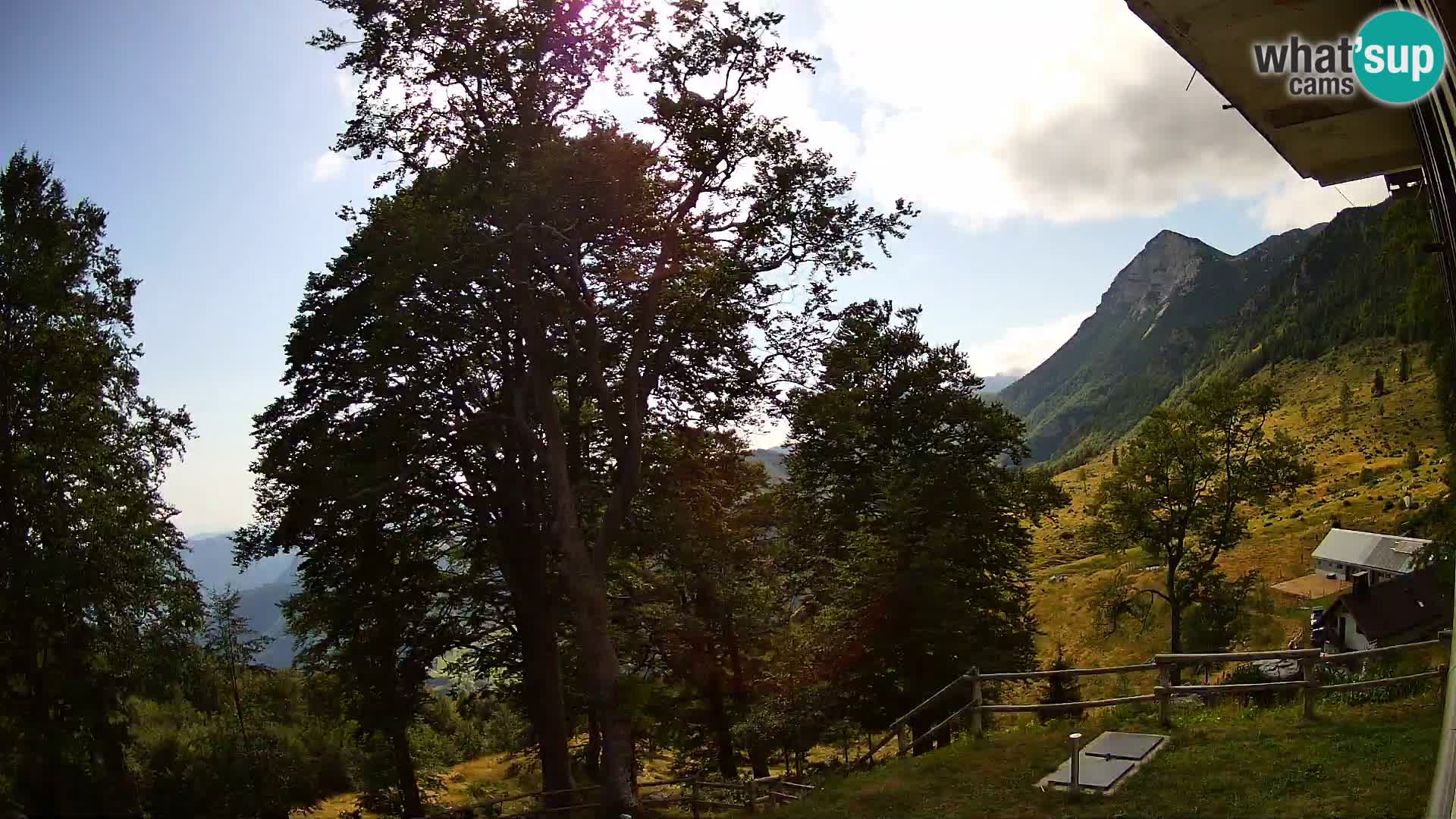 Planina Razor Mountain Hut live cam (1315) | view to Tolminski Migovec