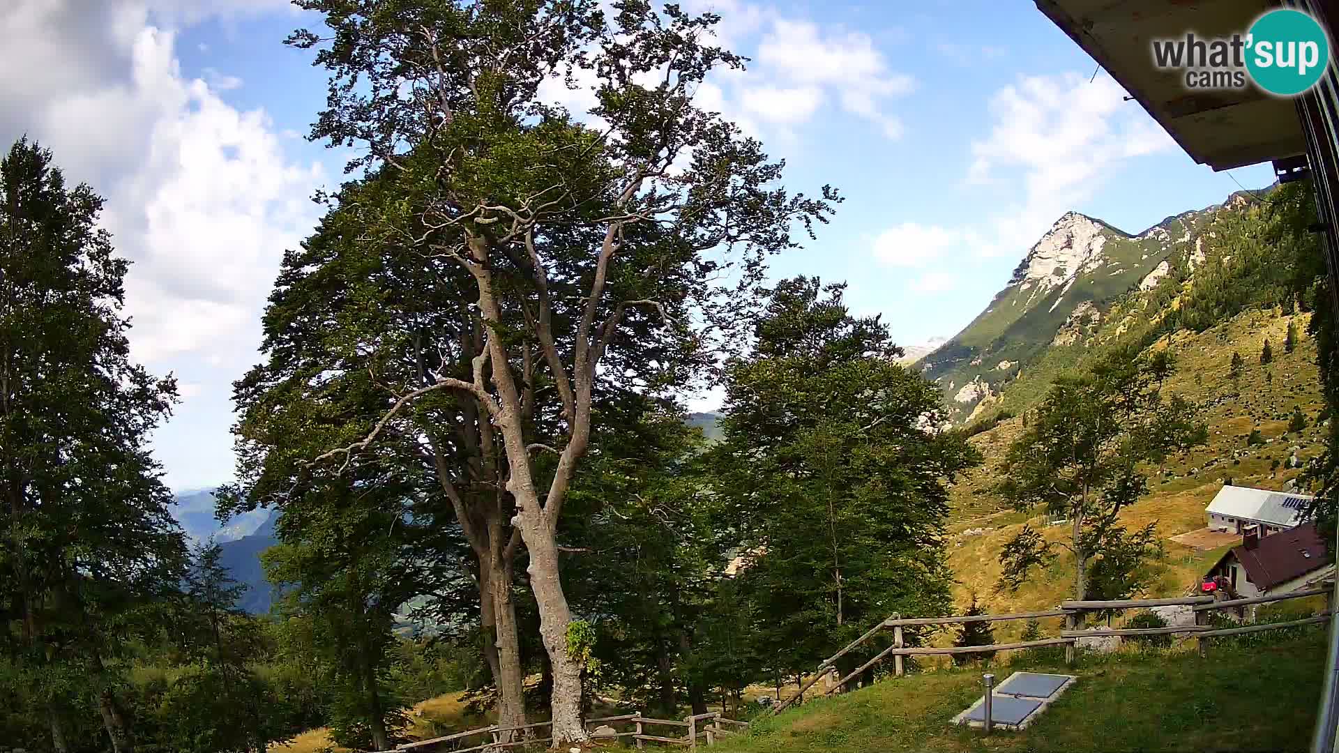 Baita di montagna Planina Razor webcam (1315) | vista su Tolminski Migovec