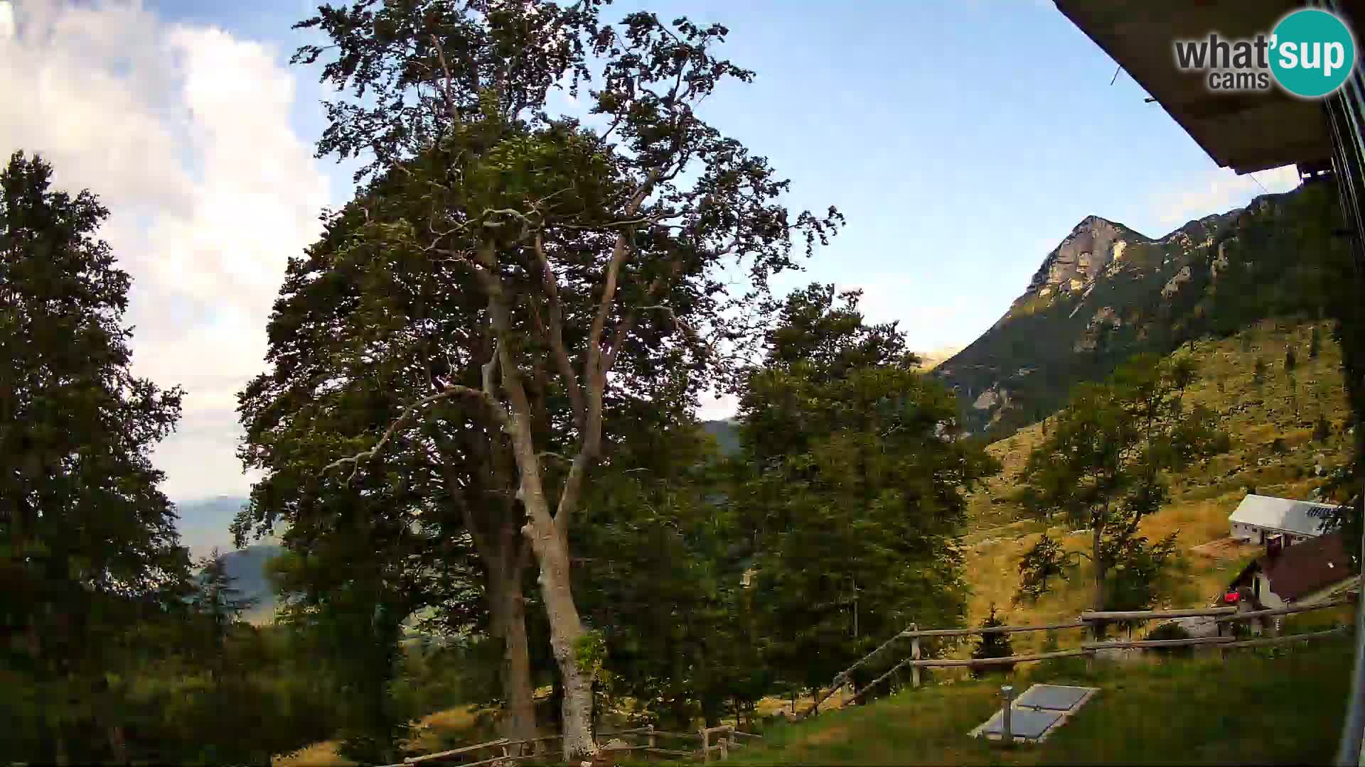 Refuge de la montagne Planina Razor caméra en direct (1315) | vue sur Tolminski Migovec
