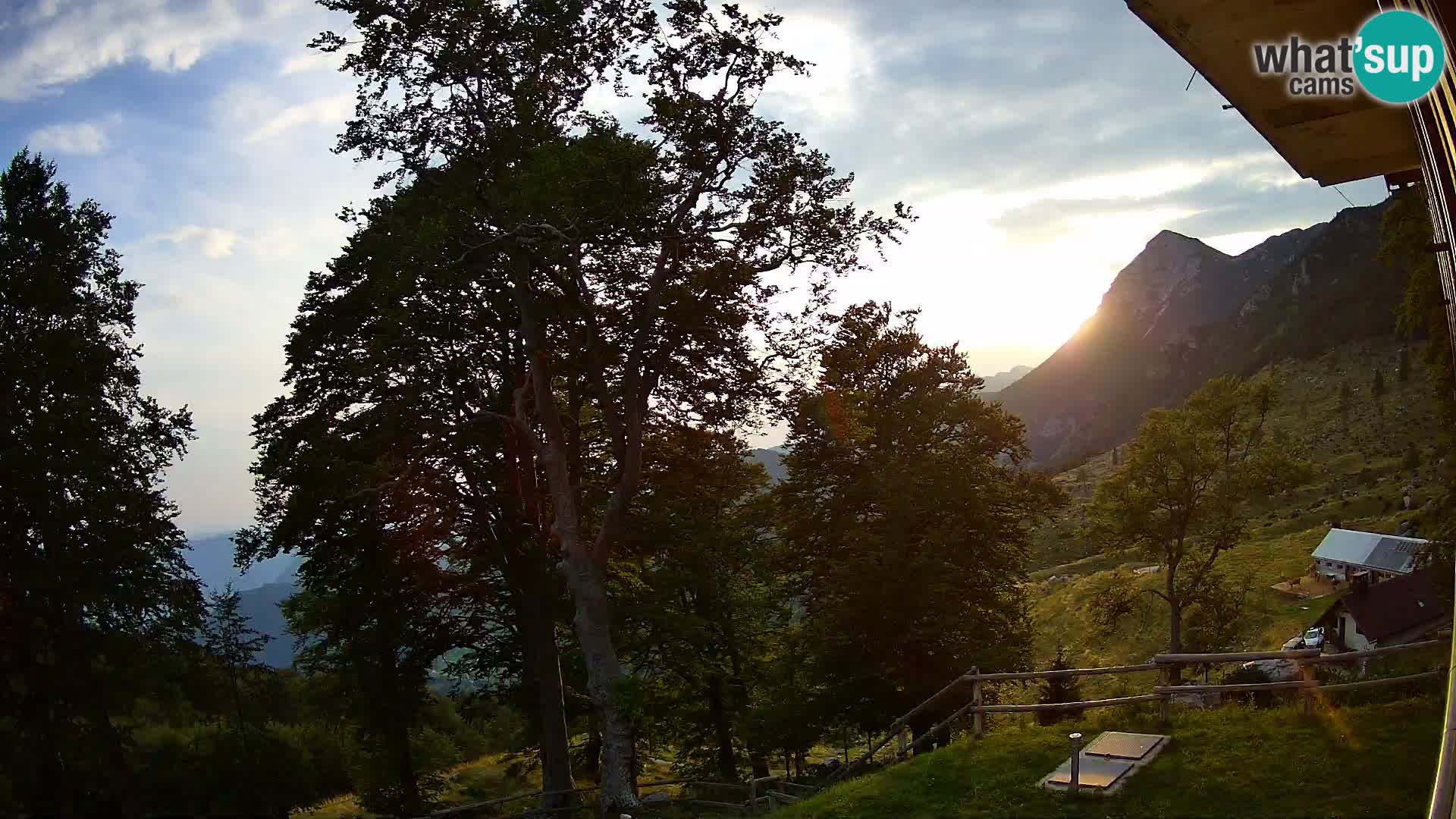 Planinarski dom na planini Razor (1315) | Pogled na Tolminski Migovec