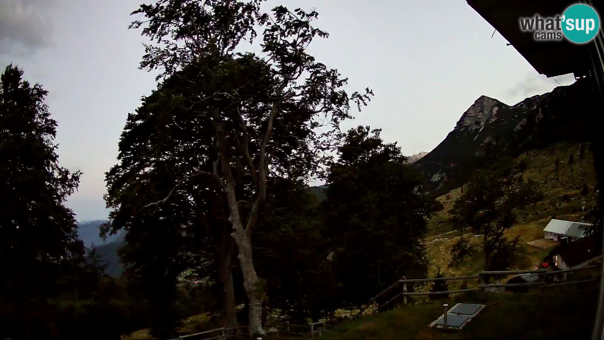 Refuge de la montagne Planina Razor caméra en direct (1315) | vue sur Tolminski Migovec