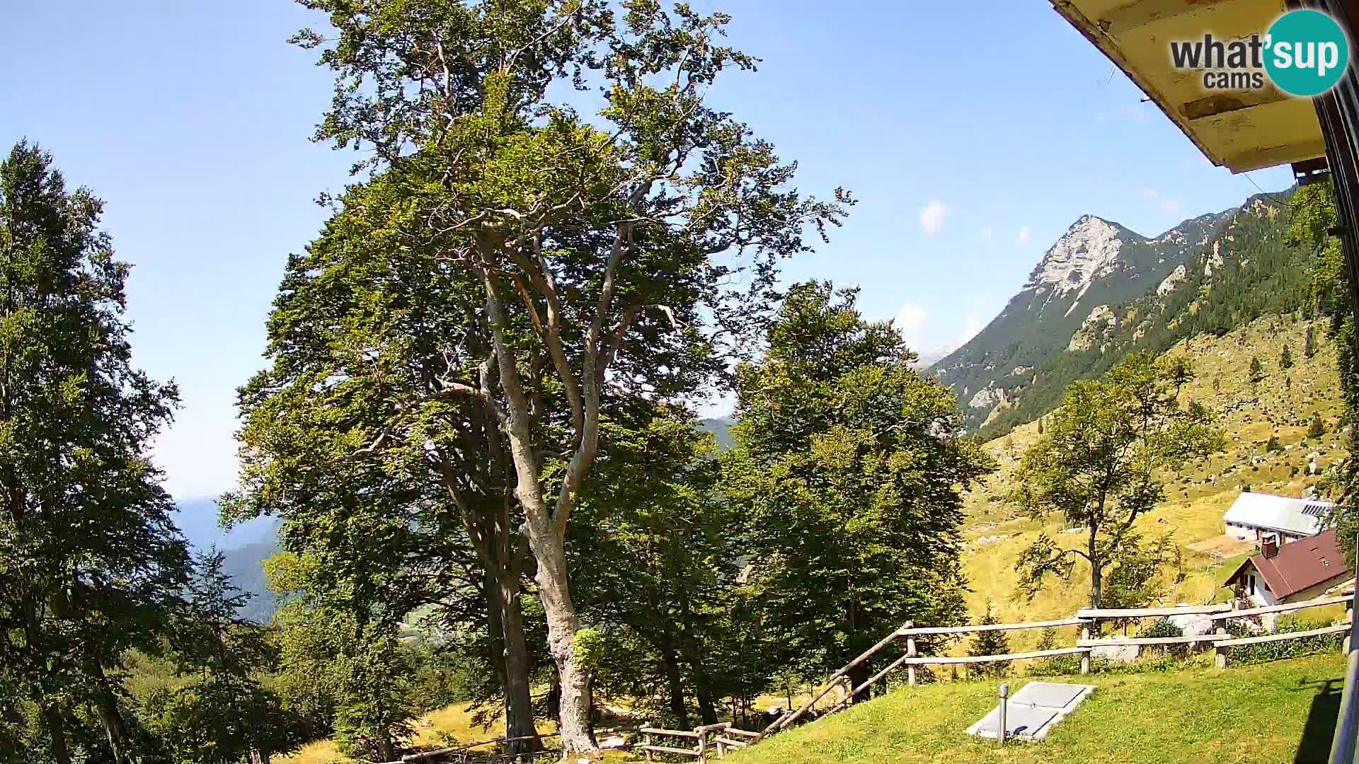 Planina Razor Mountain Hut live cam (1315) | view to Tolminski Migovec