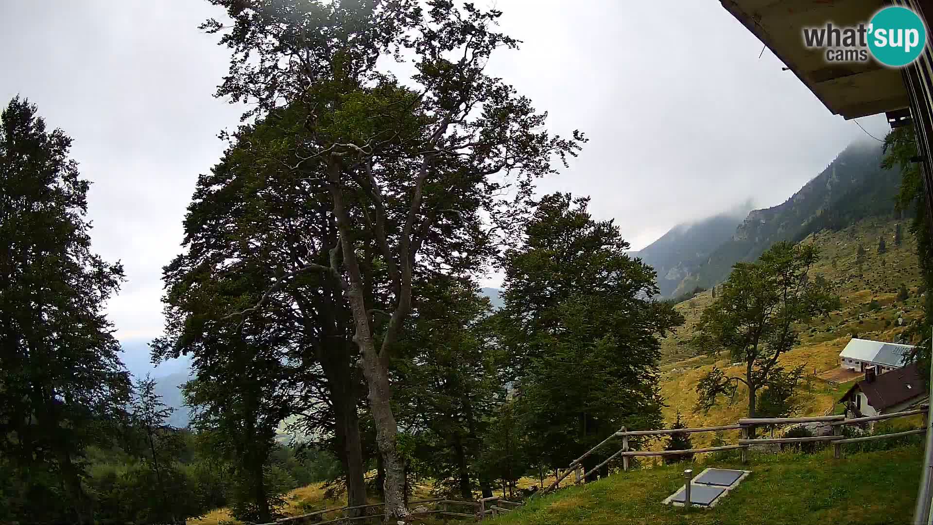 Planinarski dom na planini Razor (1315) | Pogled na Tolminski Migovec
