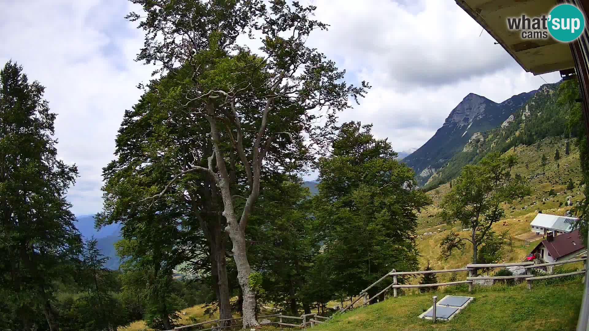 Refuge de la montagne Planina Razor caméra en direct (1315) | vue sur Tolminski Migovec