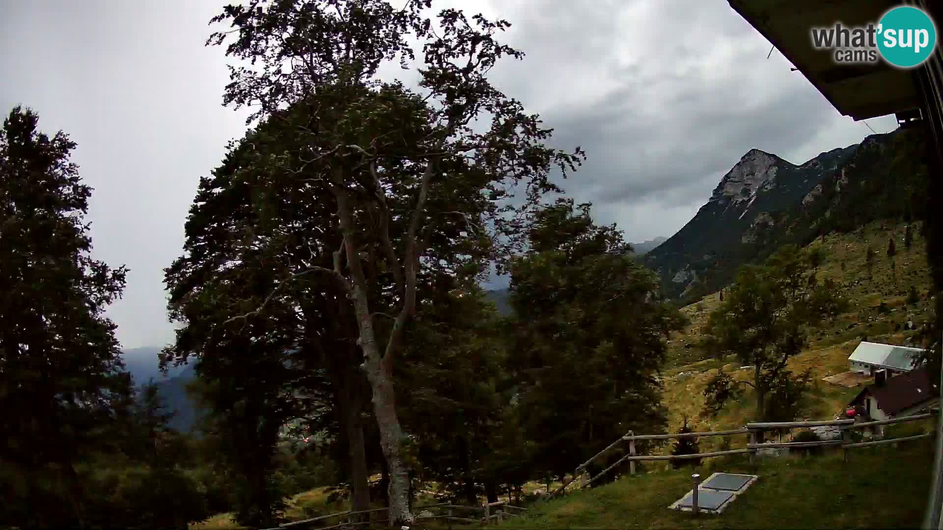 Refuge de la montagne Planina Razor caméra en direct (1315) | vue sur Tolminski Migovec