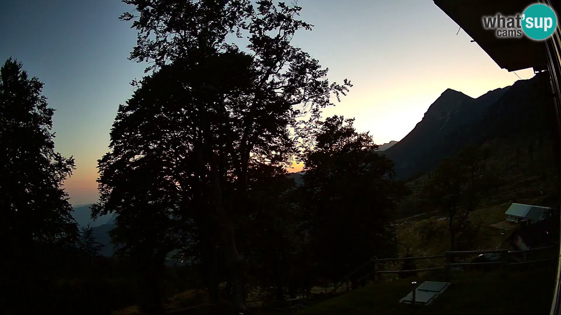 Planina Razor Bergütte Webcam (1315) | Blick auf Tolminski Migovec