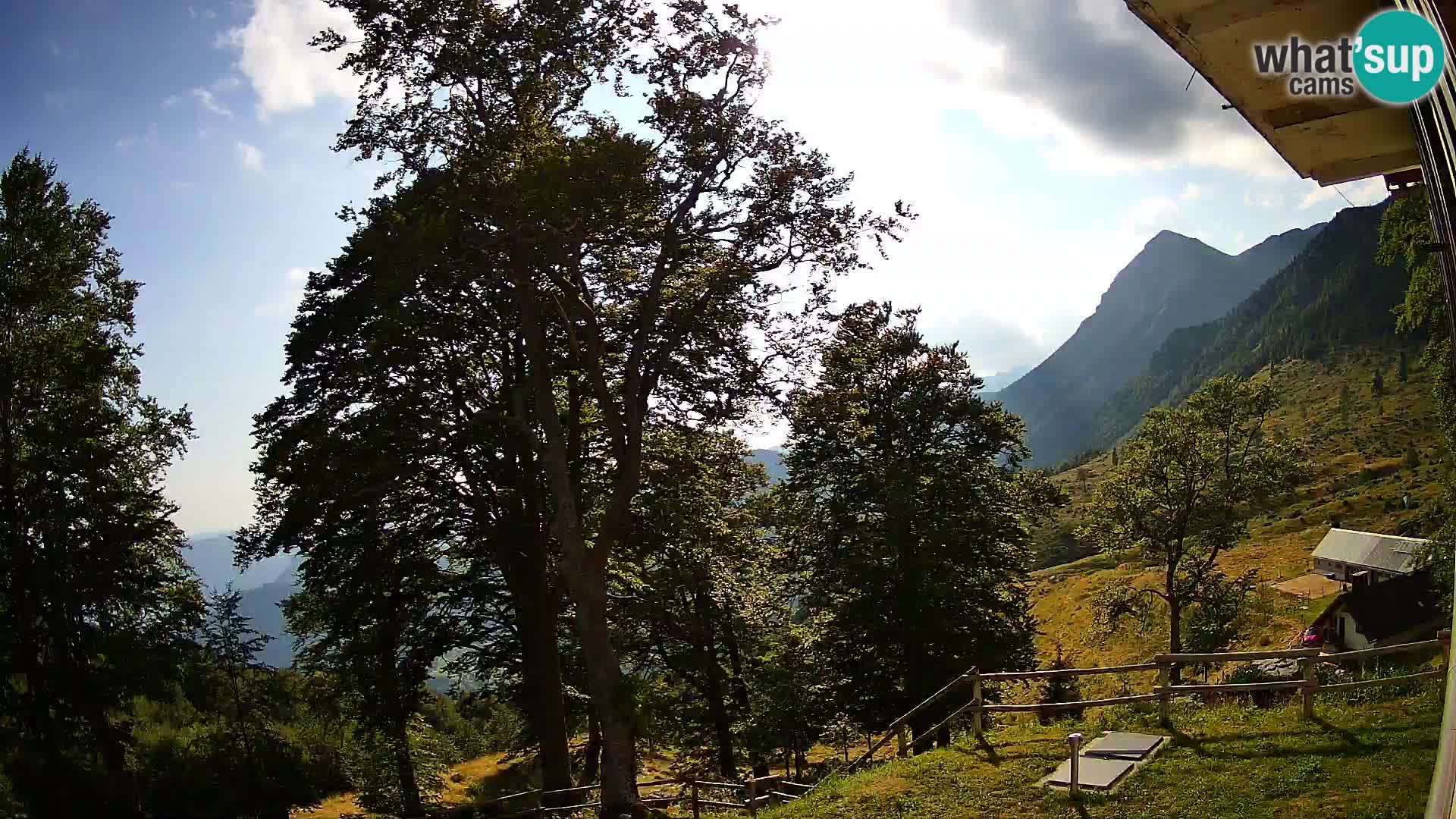 Planina Razor Mountain Hut live cam (1315) | view to Tolminski Migovec