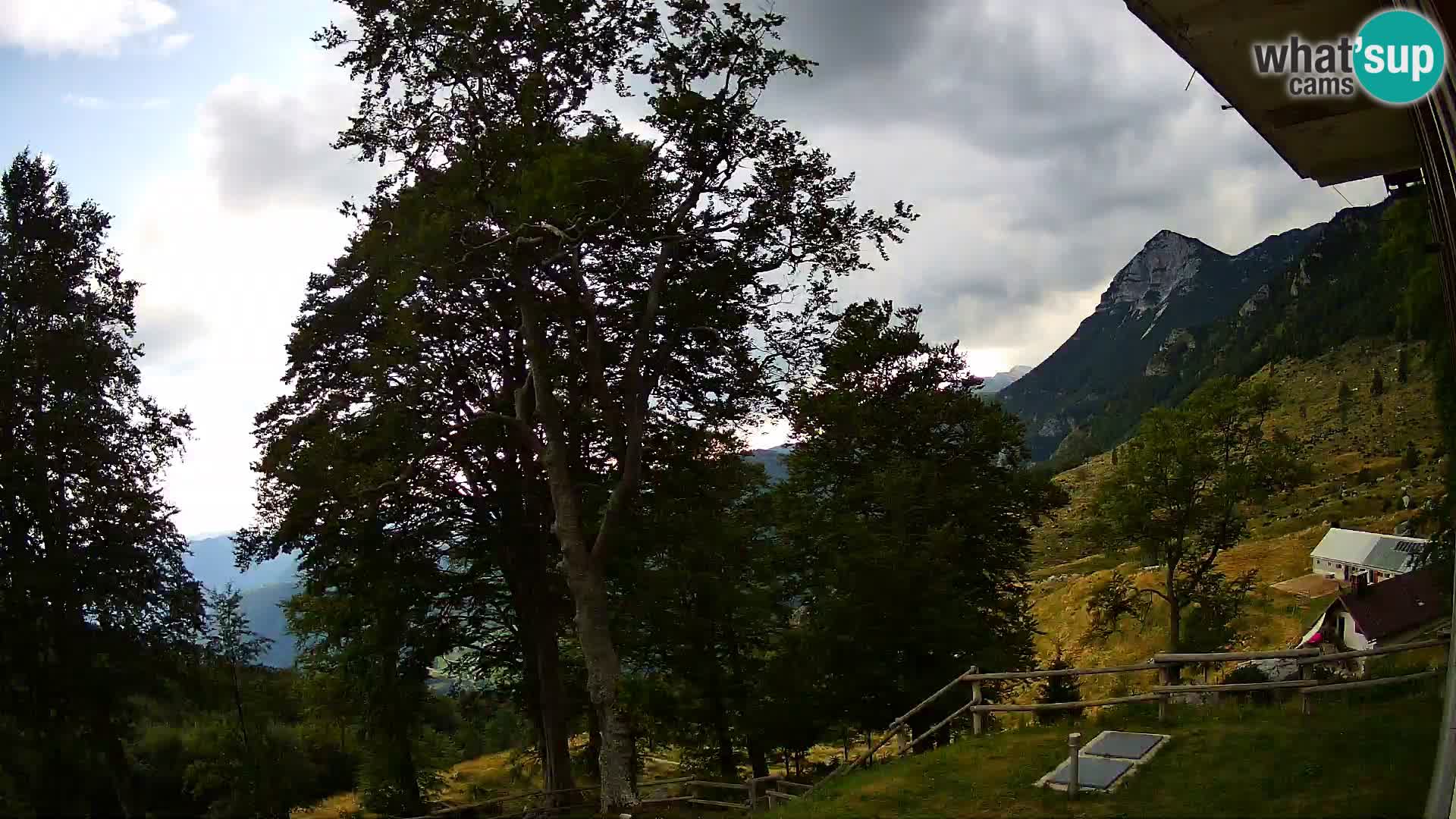 Refuge de la montagne Planina Razor caméra en direct (1315) | vue sur Tolminski Migovec