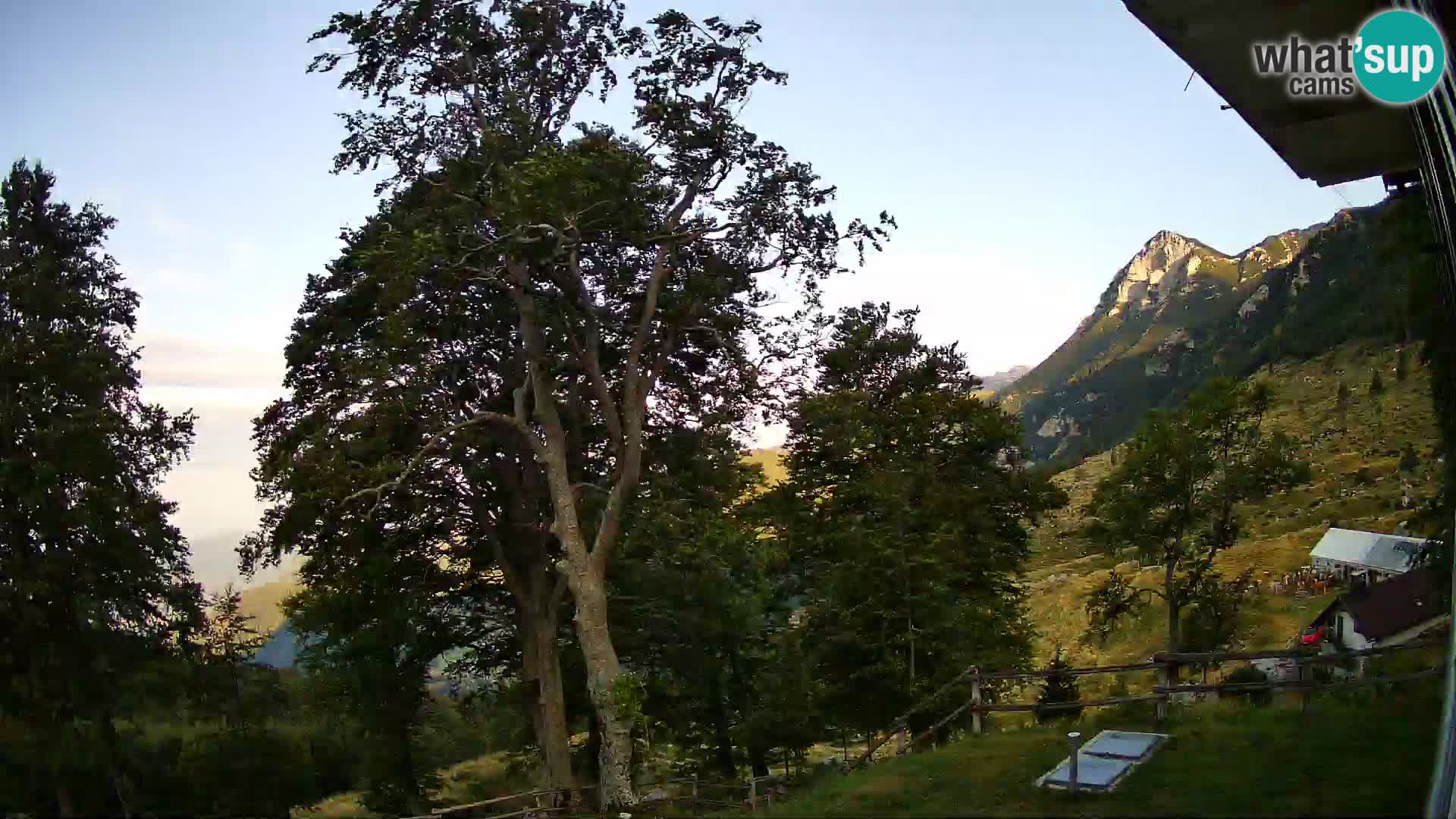 Planina Razor Bergütte Webcam (1315) | Blick auf Tolminski Migovec