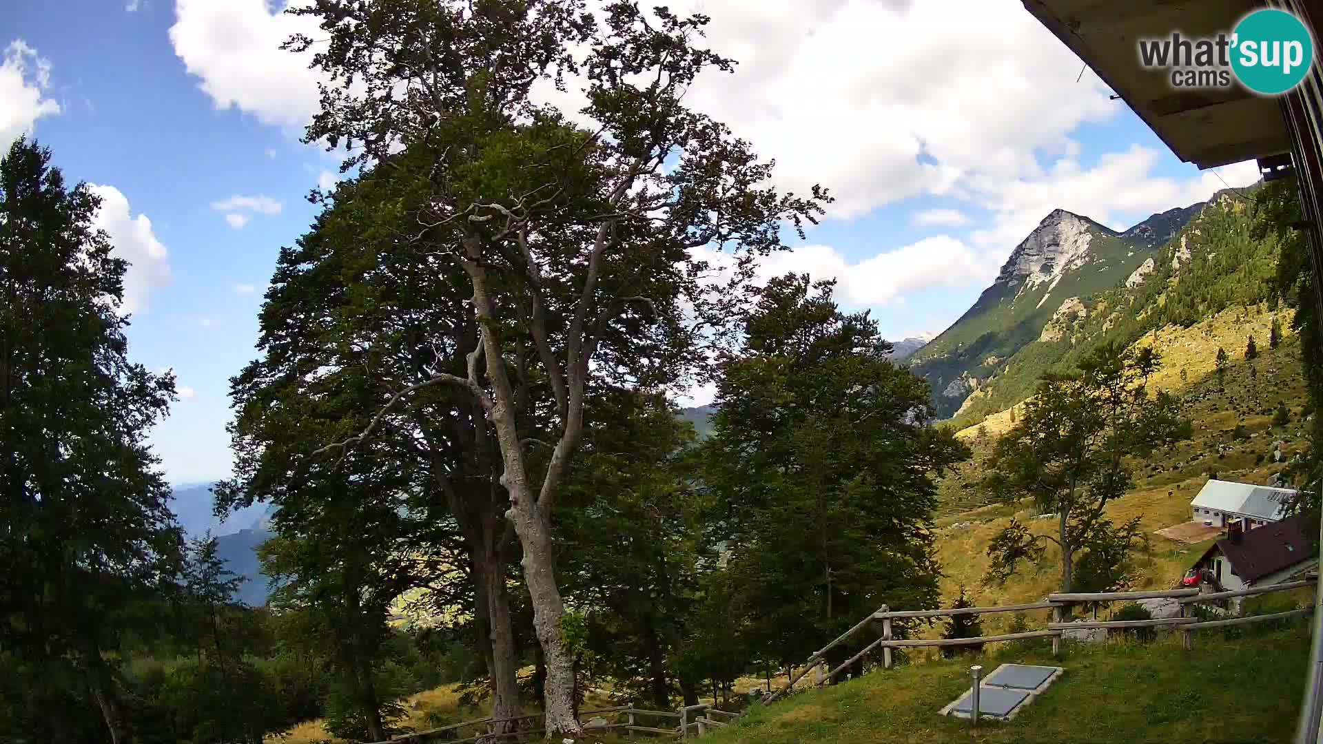 Planinarski dom na planini Razor (1315) | Pogled na Tolminski Migovec