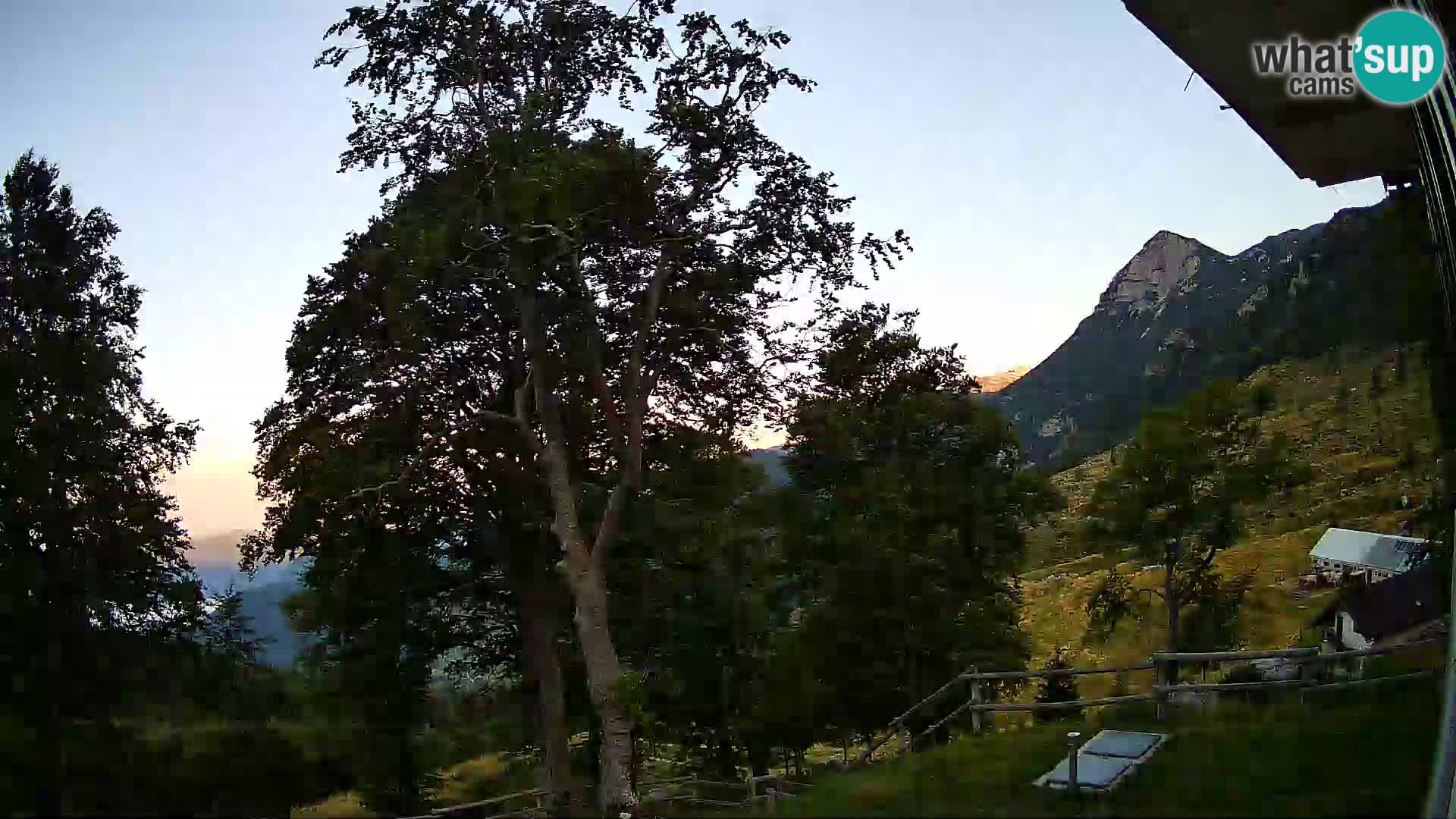 Refuge de la montagne Planina Razor caméra en direct (1315) | vue sur Tolminski Migovec