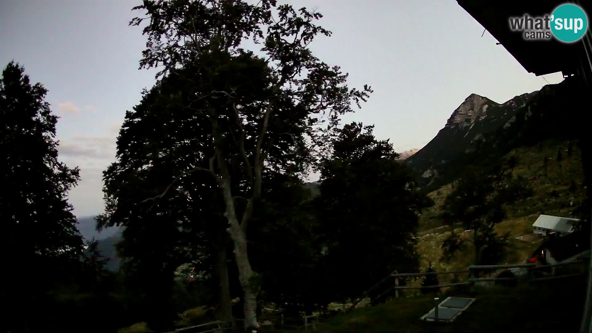 Baita di montagna Planina Razor webcam (1315) | vista su Tolminski Migovec
