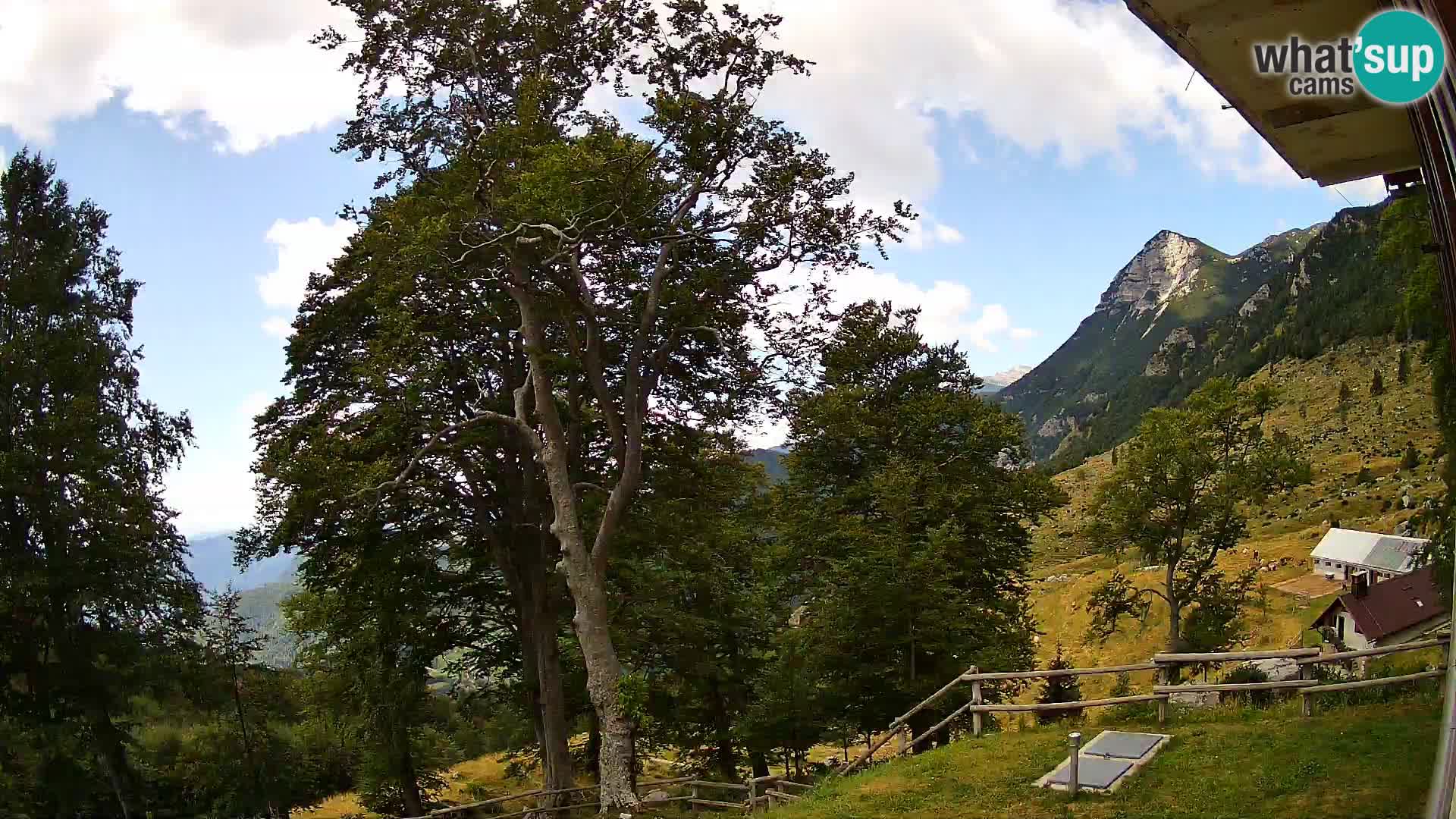 Planinarski dom na planini Razor (1315) | Pogled na Tolminski Migovec